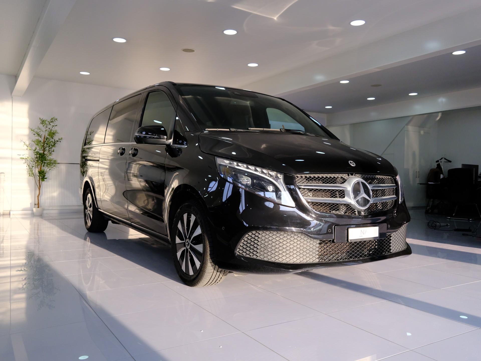 MERCEDES-BENZ V 250 d extralang 4Matic 9G-Tronic-showroom-element-1
