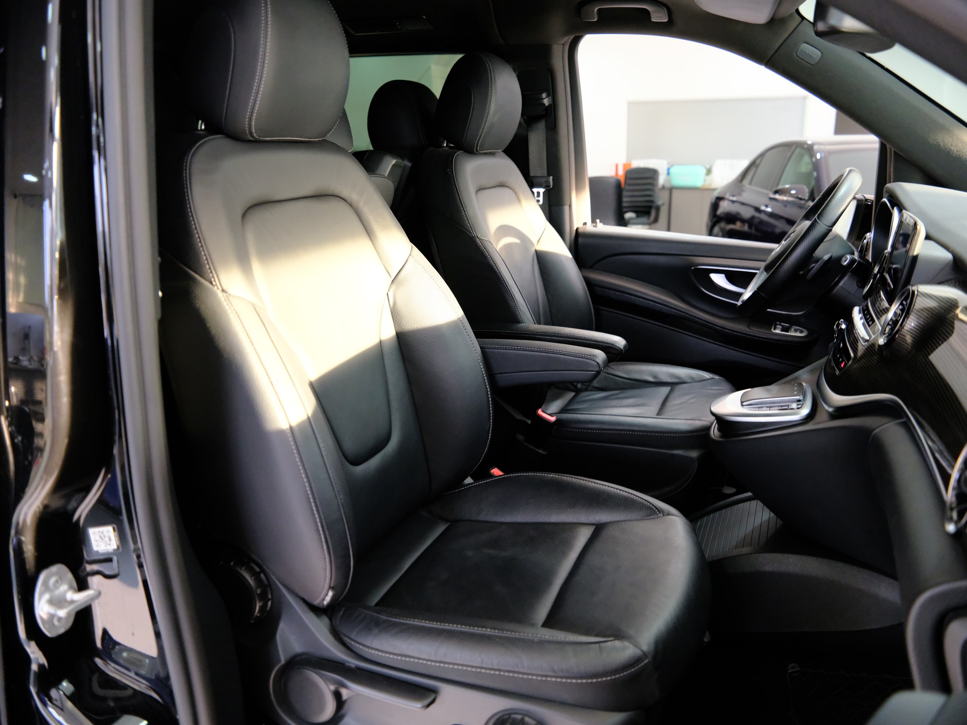 MERCEDES-BENZ V 250 d extralang 4Matic 9G-Tronic-image-14
