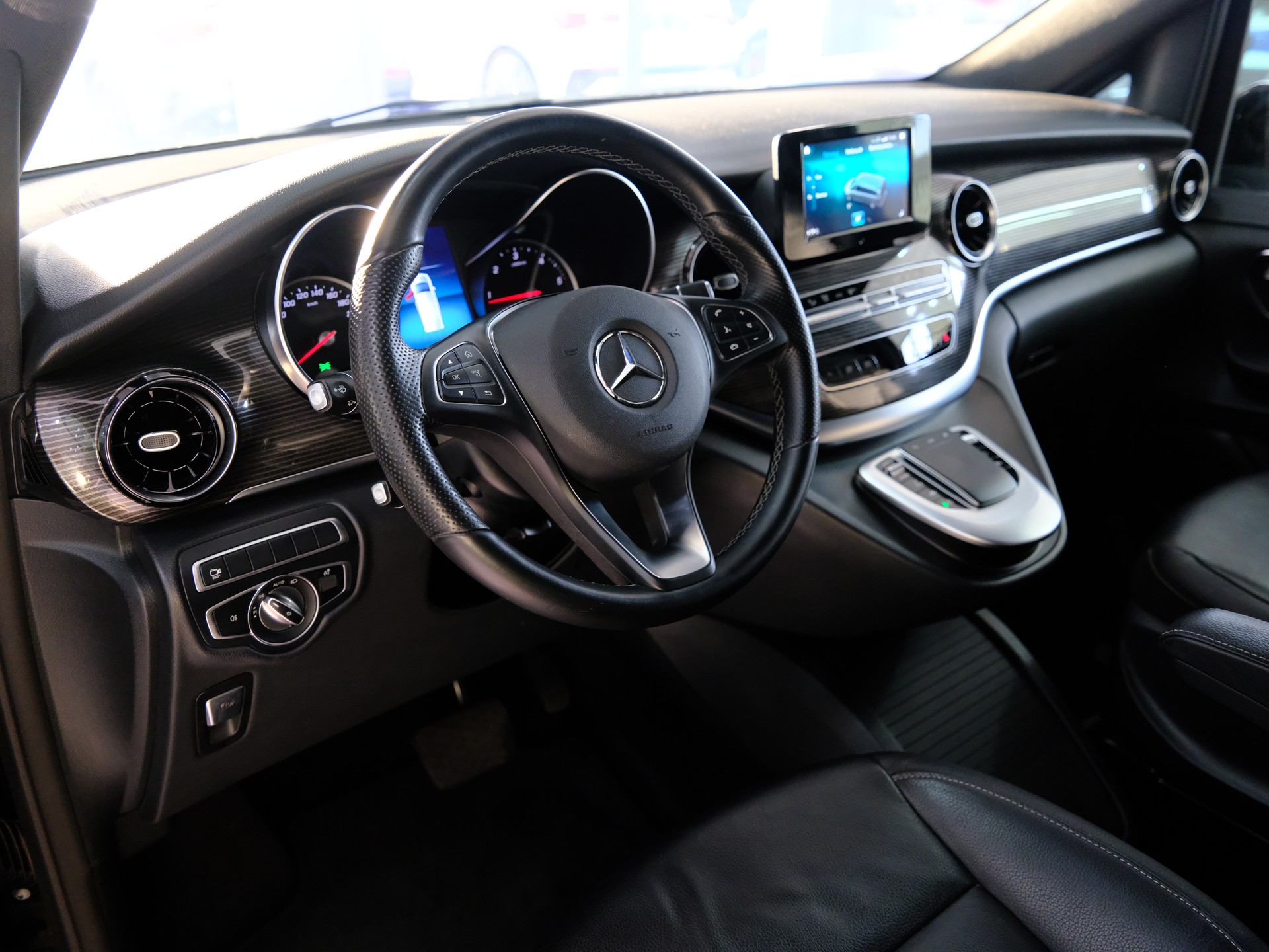 MERCEDES-BENZ V 250 d extralang 4Matic 9G-Tronic-image-8