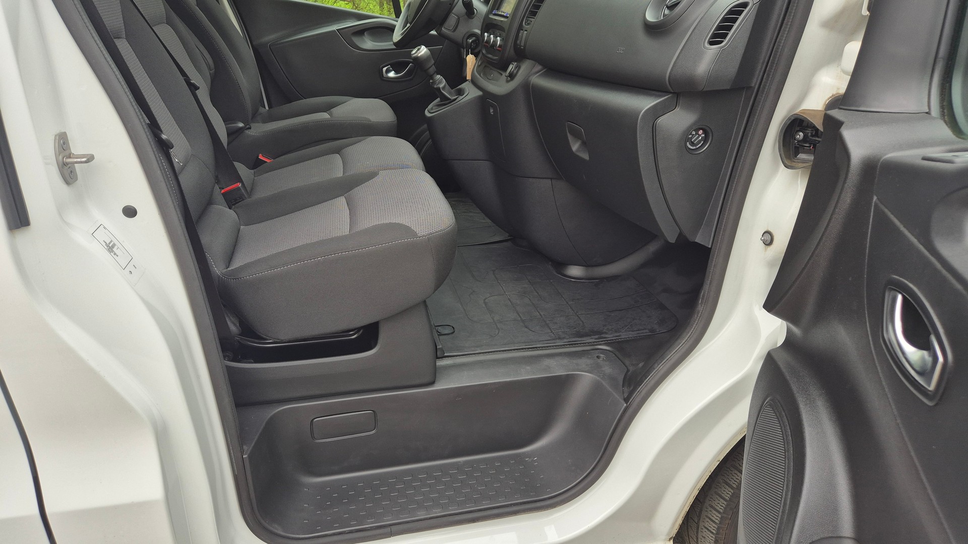 RENAULT Trafic 2.0 Energy dCi 120 3.0t Business L1H1-image-7