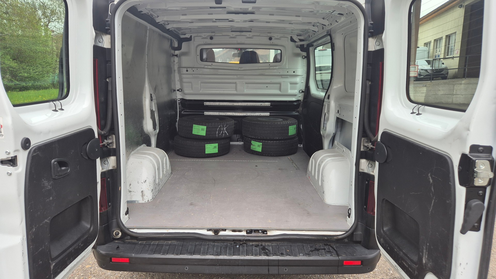 RENAULT Trafic 2.0 Energy dCi 120 3.0t Business L1H1-image-8