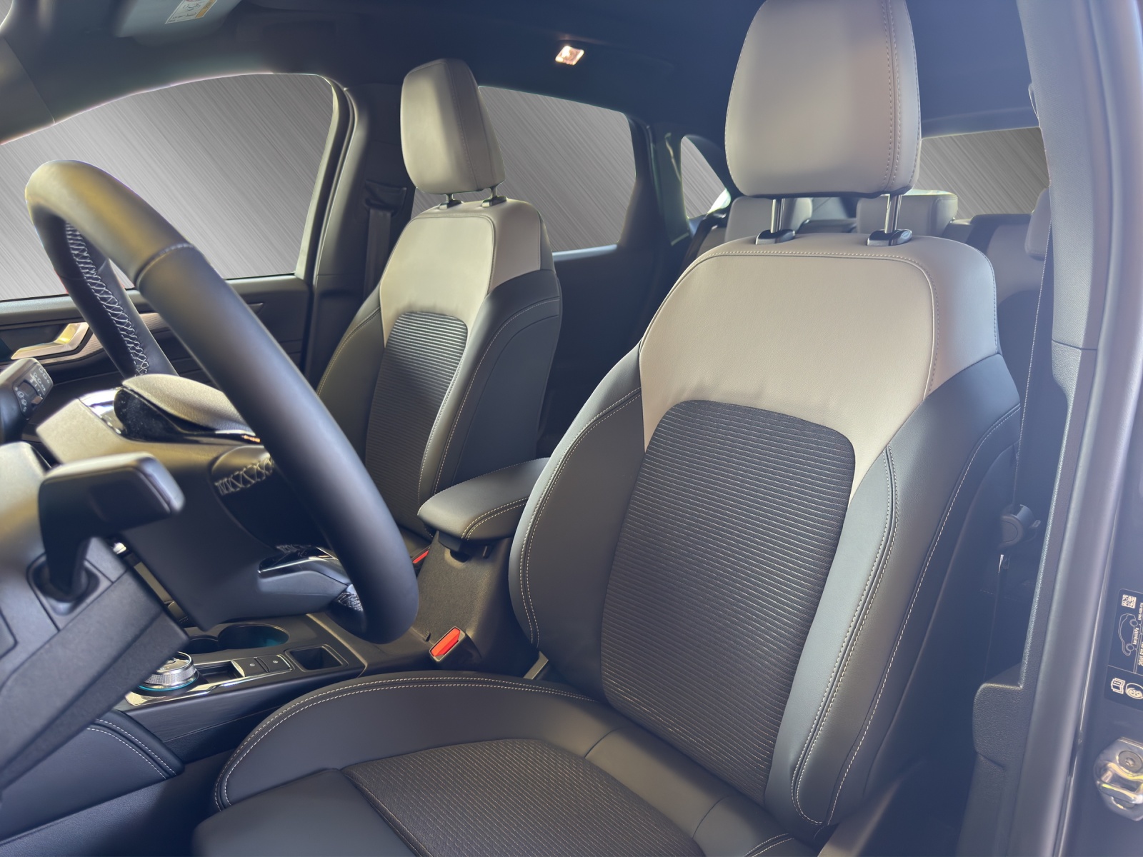 FORD Kuga 2.5 Hybrid Sound Edition 4x4-image-8