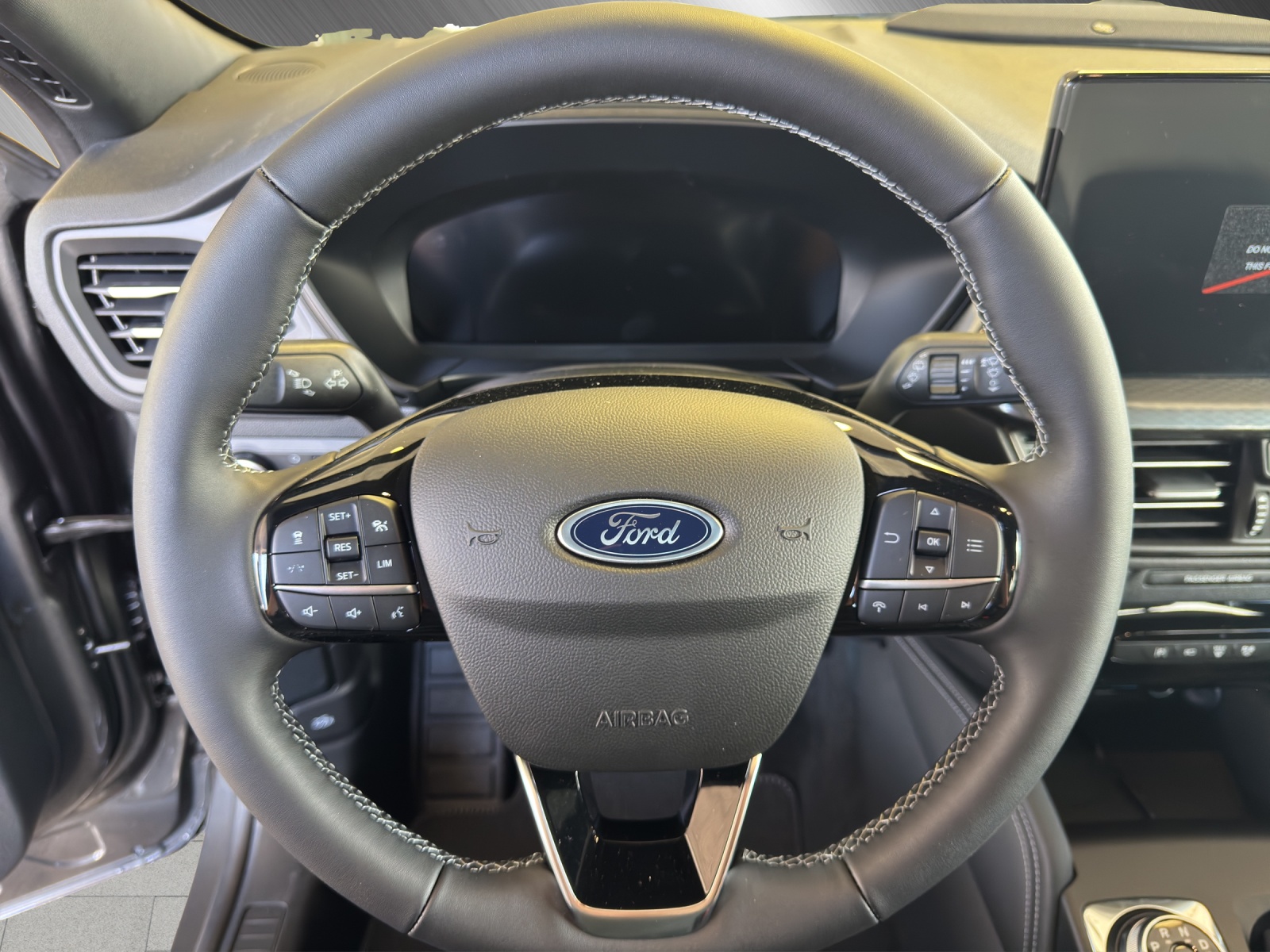 FORD Kuga 2.5 Hybrid Sound Edition 4x4-image-9