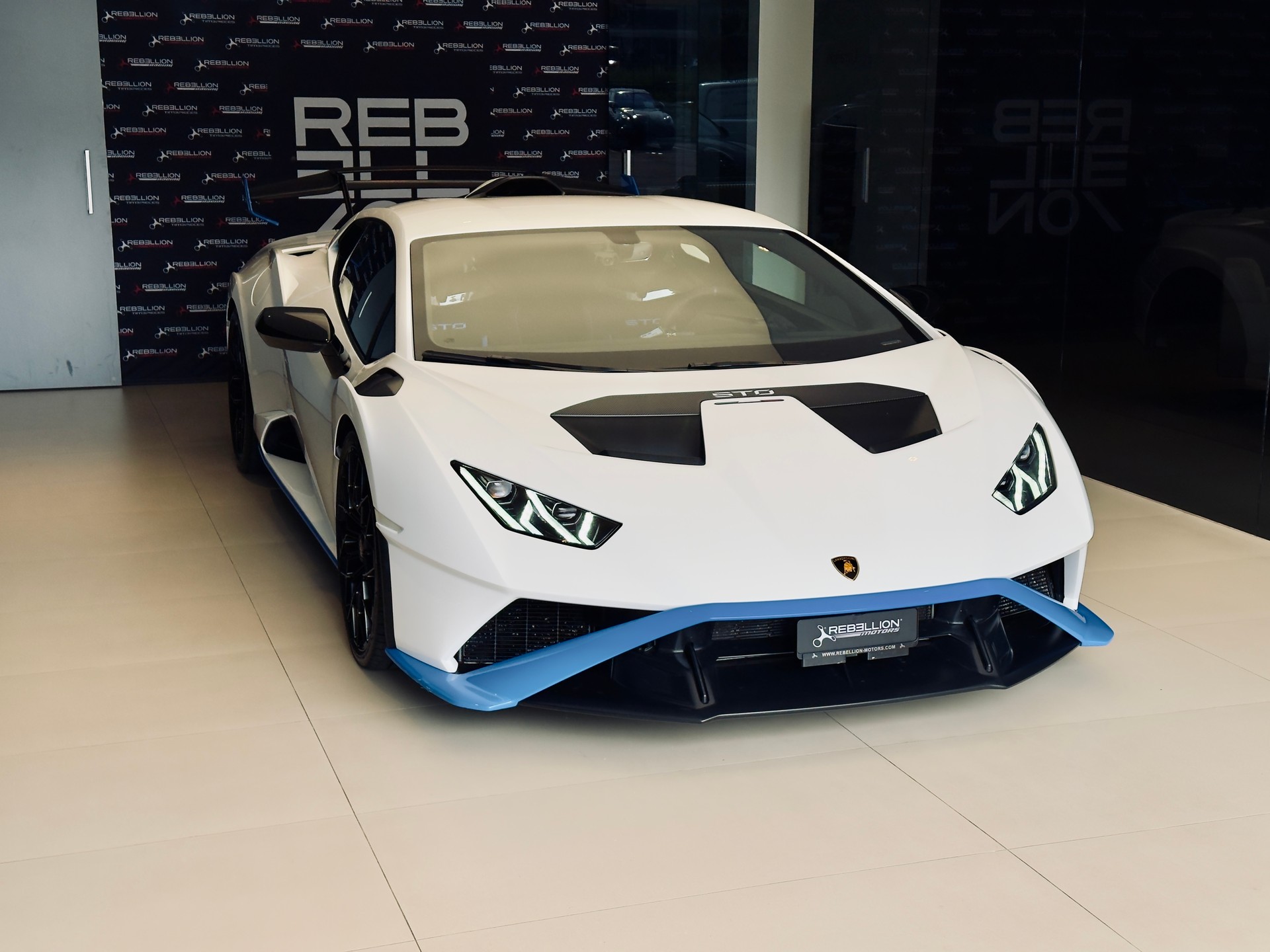 LAMBORGHINI STO Coupé DCT RWD-showroom-element-2