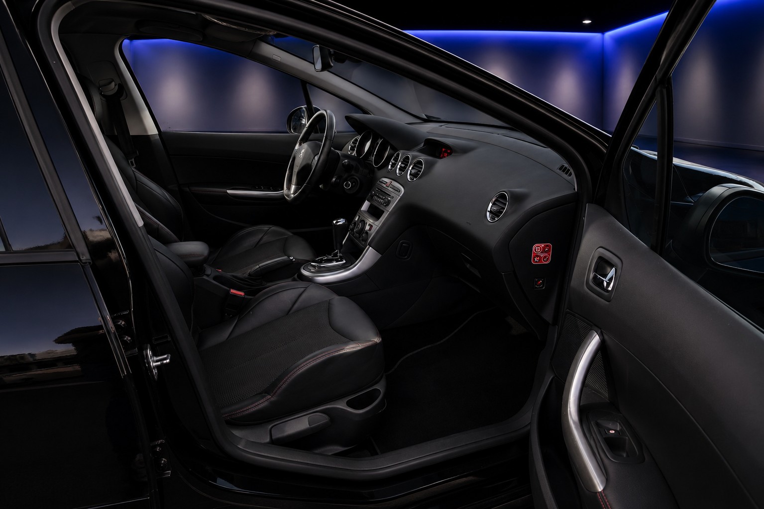 PEUGEOT 308 1.6 16V Turbo Swiss Edition Automatic-image-11
