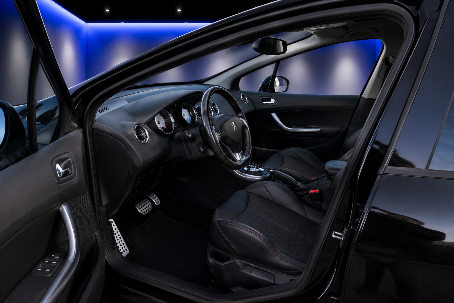 PEUGEOT 308 1.6 16V Turbo Swiss Edition Automatic-image-8