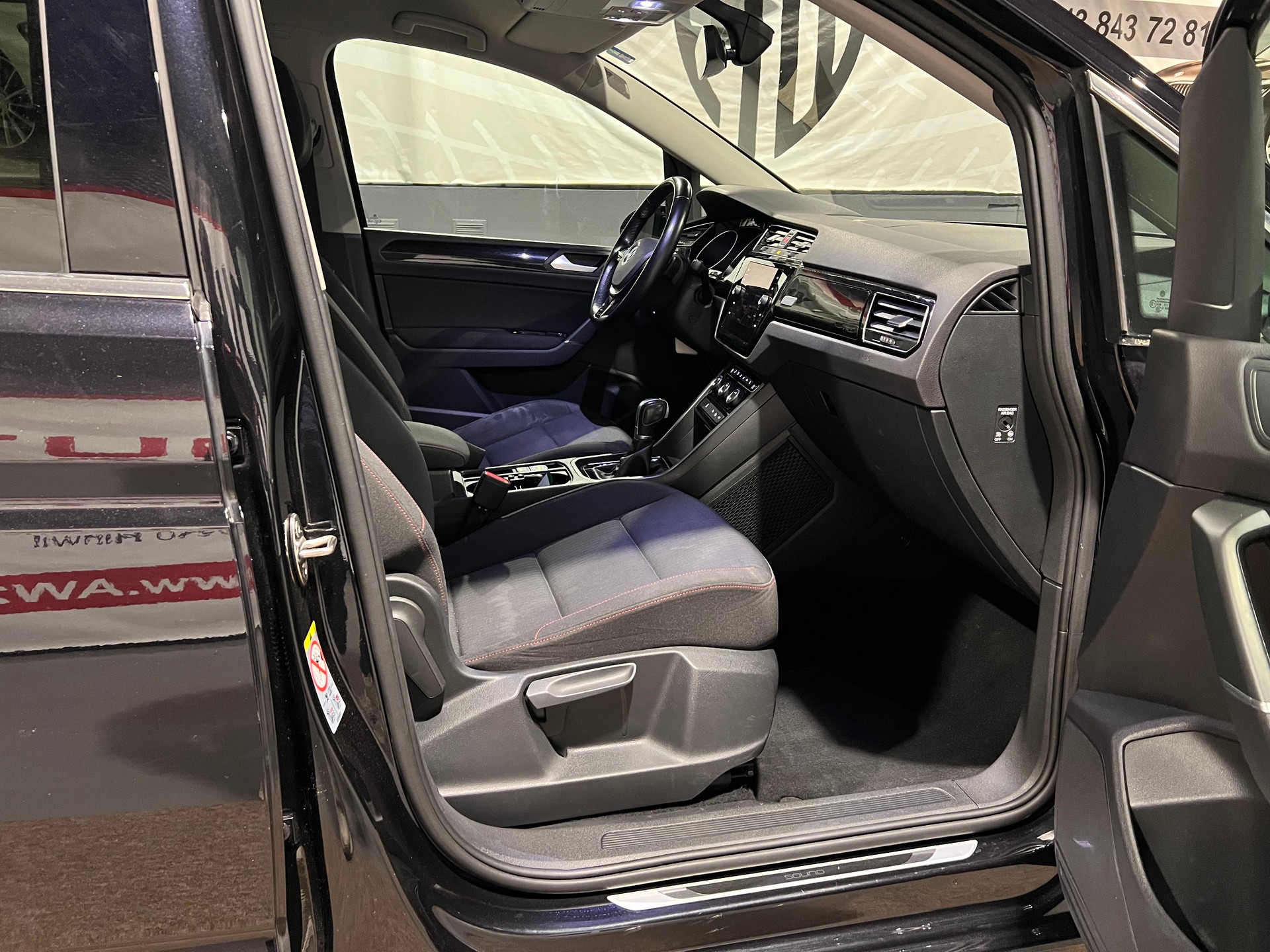 VW Touran 1.4 TSI BlueMotion Technology Sound DSG-image-12