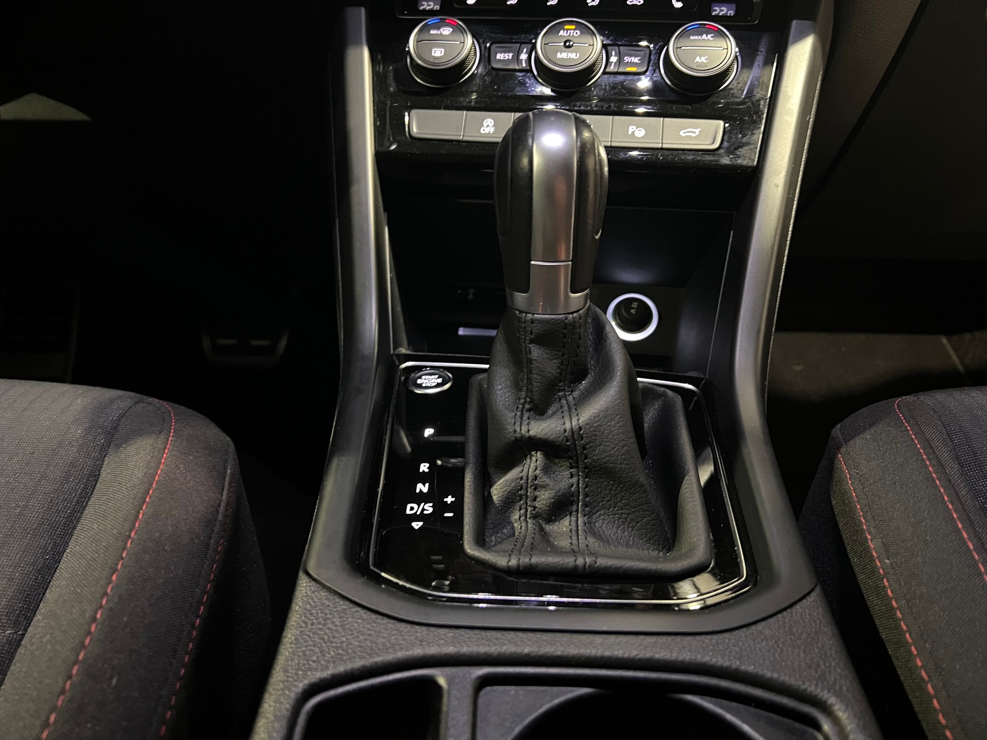 VW Touran 1.4 TSI BlueMotion Technology Sound DSG-image-18