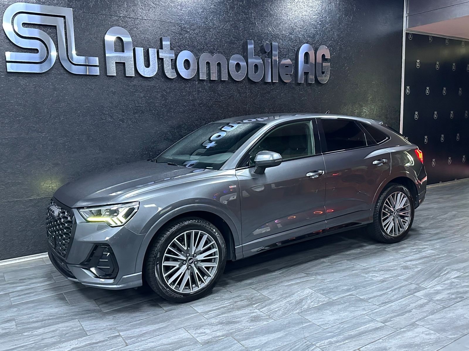 AUDI Q3 Sportback 35 TDI S line Attraction quattro S-tronic / Leasing ab 299.- Monate-showroom-element-2