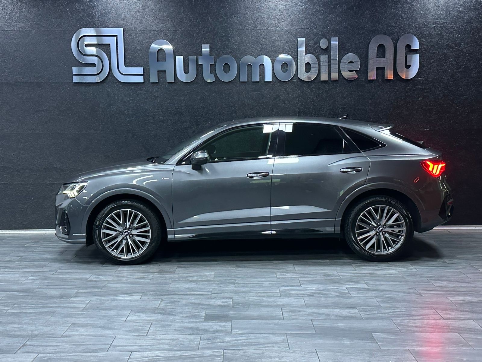 AUDI Q3 Sportback 35 TDI S line Attraction quattro S-tronic / Leasing ab 299.- Monate-showroom-element-3