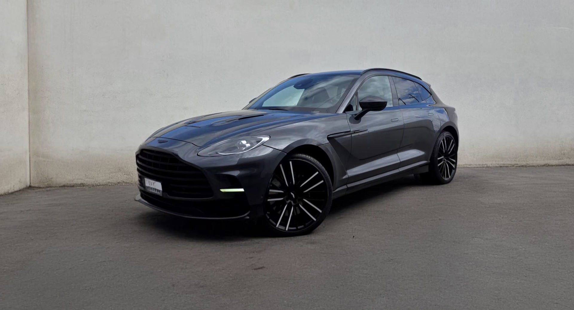 ASTON MARTIN DBX 4.0 V8