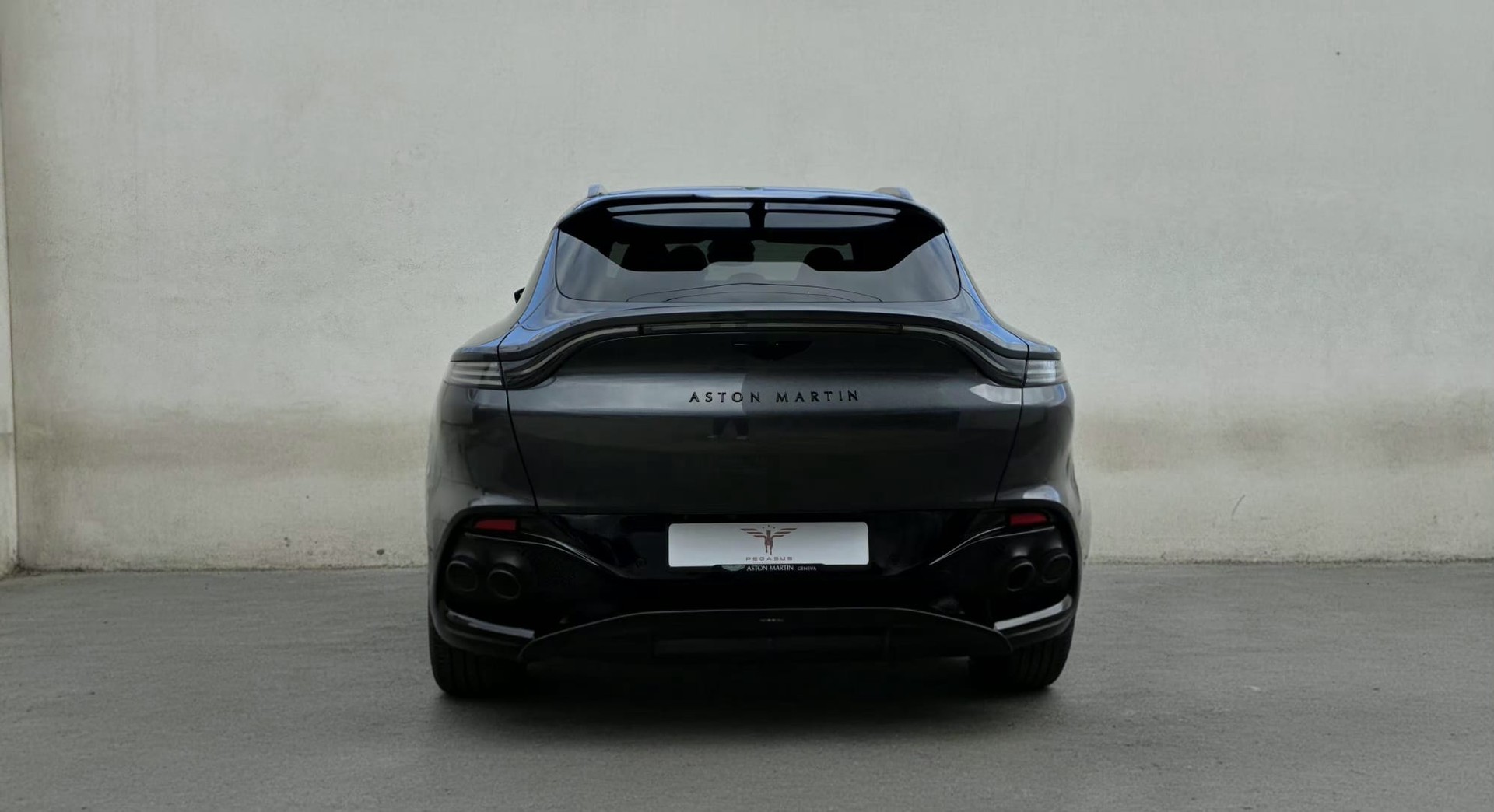 ASTON MARTIN DBX 4.0 V8-image-4