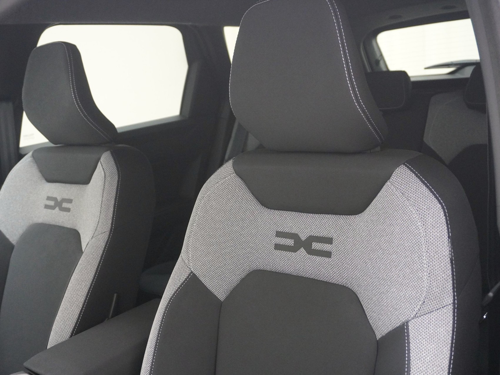 DACIA Bigster 1.8 Hybrid Journey-image-12