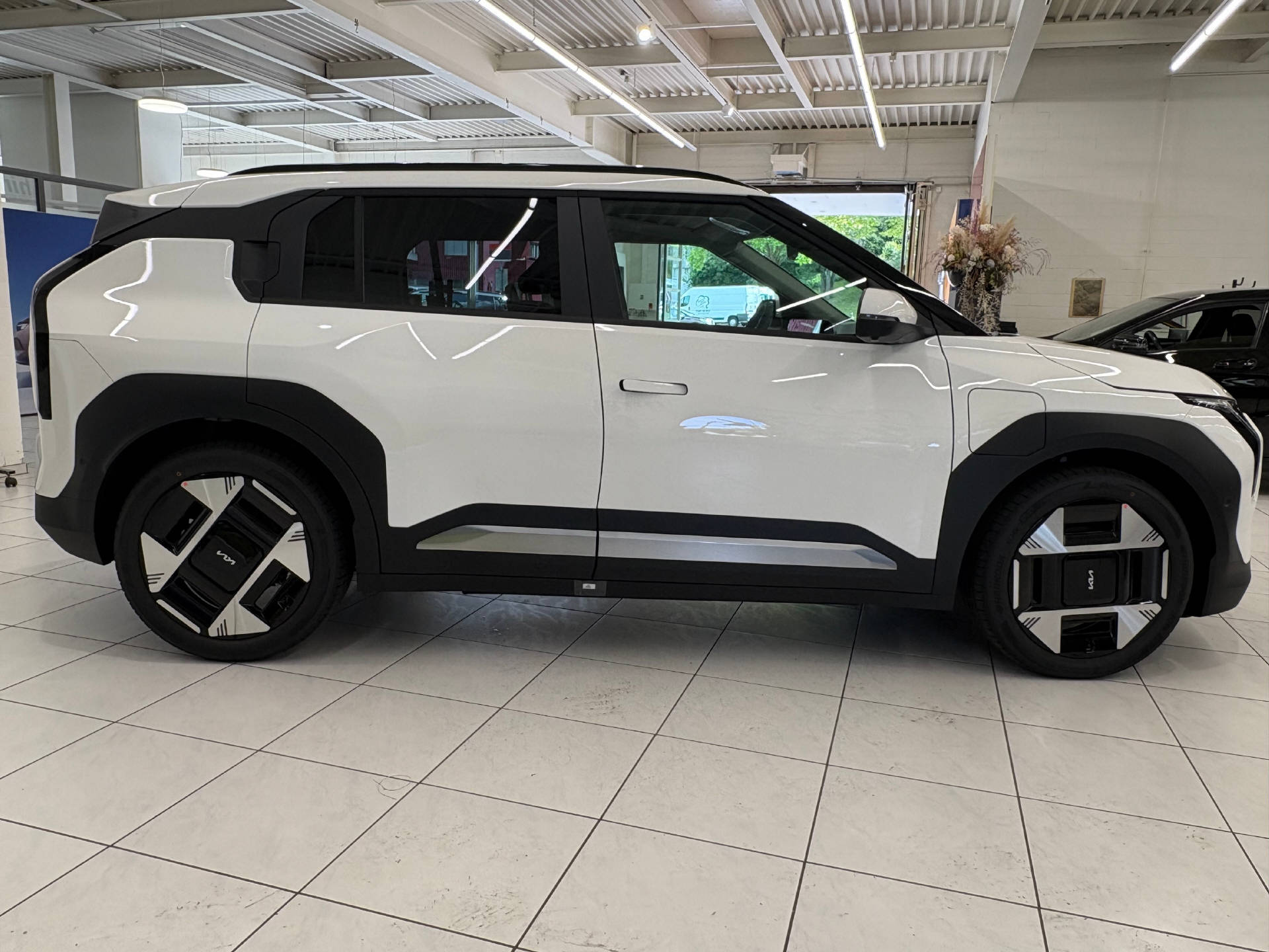 KIA EV3 81 kWh Earth+-image-3