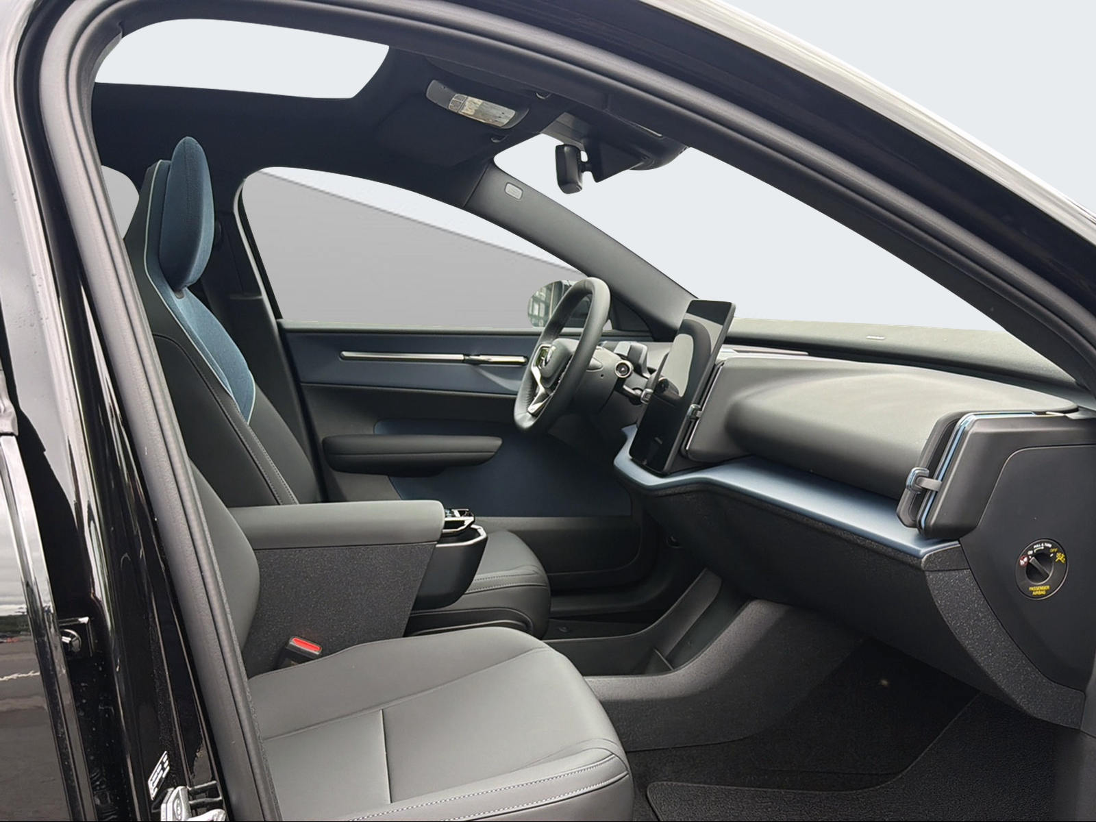 VOLVO EX 30 E60 Twin Ultra Performance Sw. Black Ed. AWD-image-13