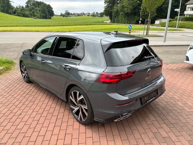 VW Golf 1.5 eTSI mHEV ACT R-Line DSG-image-2