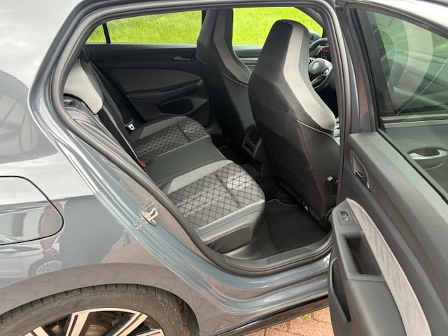 VW Golf 1.5 eTSI mHEV ACT R-Line DSG-image-7