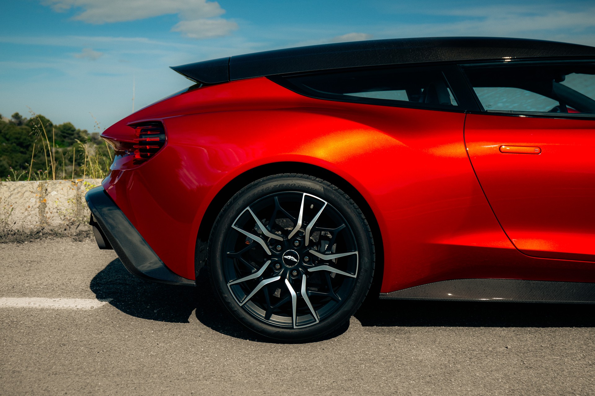 ASTON MARTIN Zagato Shooting Break-image-3