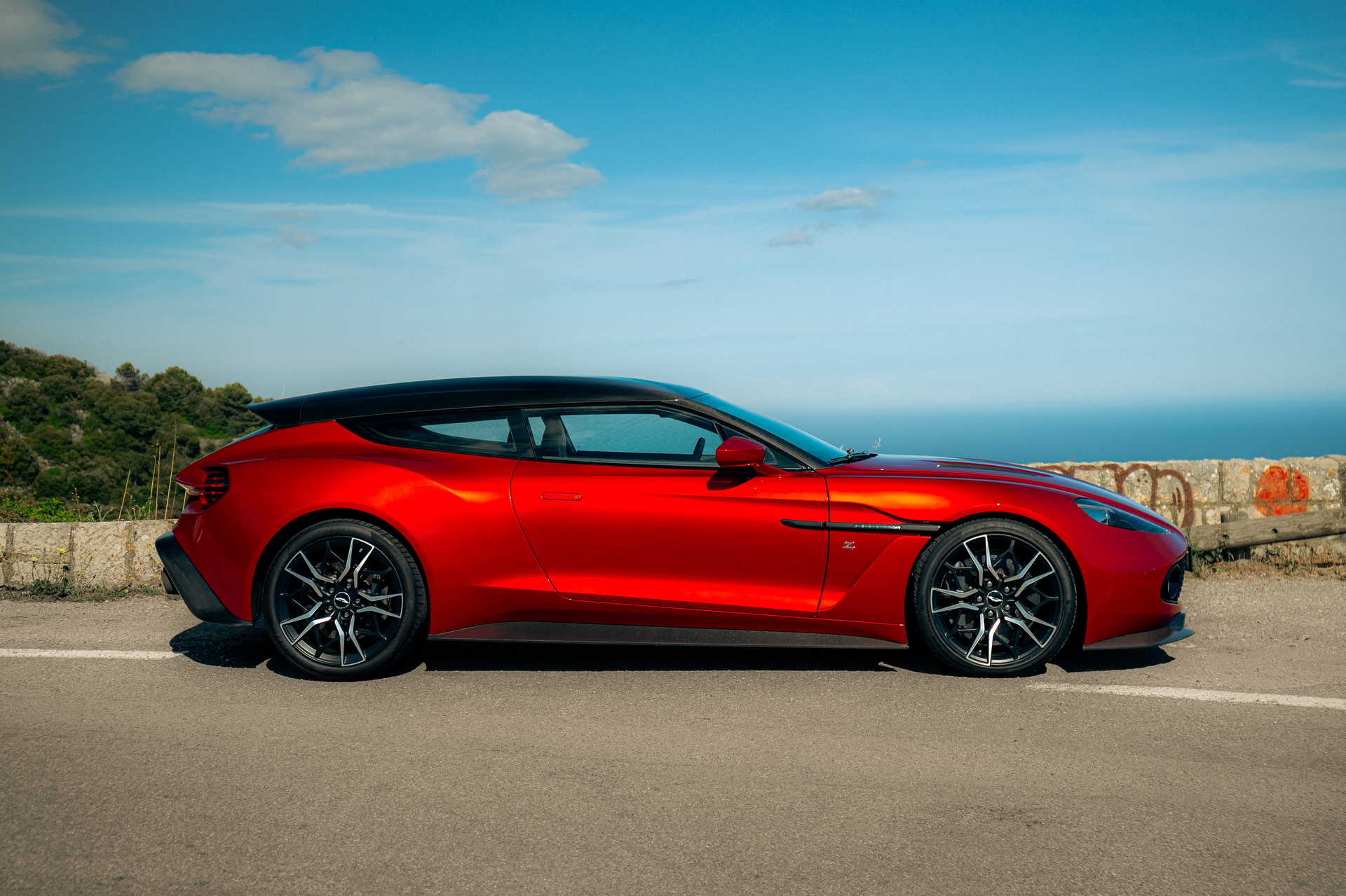 ASTON MARTIN Zagato Shooting Break-image-2