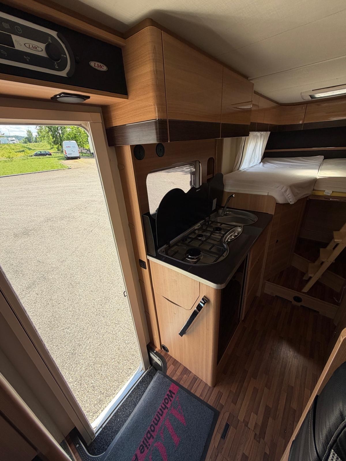 LMC LMC Breezer V646 G – Automat (150 PS) | Längsbetten & Aufstelldach | 4 Personen | Doppel-Garantie-image-15
