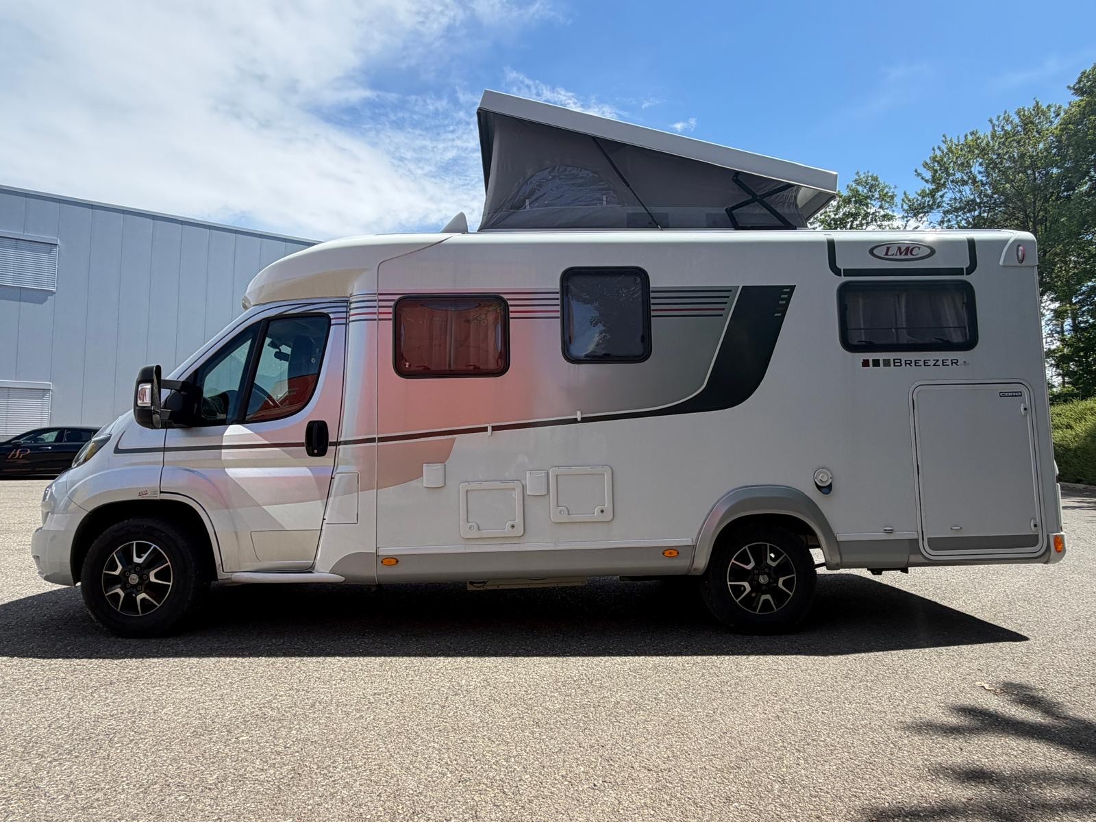 LMC LMC Breezer V646 G – Automat (150 PS) | Längsbetten & Aufstelldach | 4 Personen | Doppel-Garantie-showroom-element-3