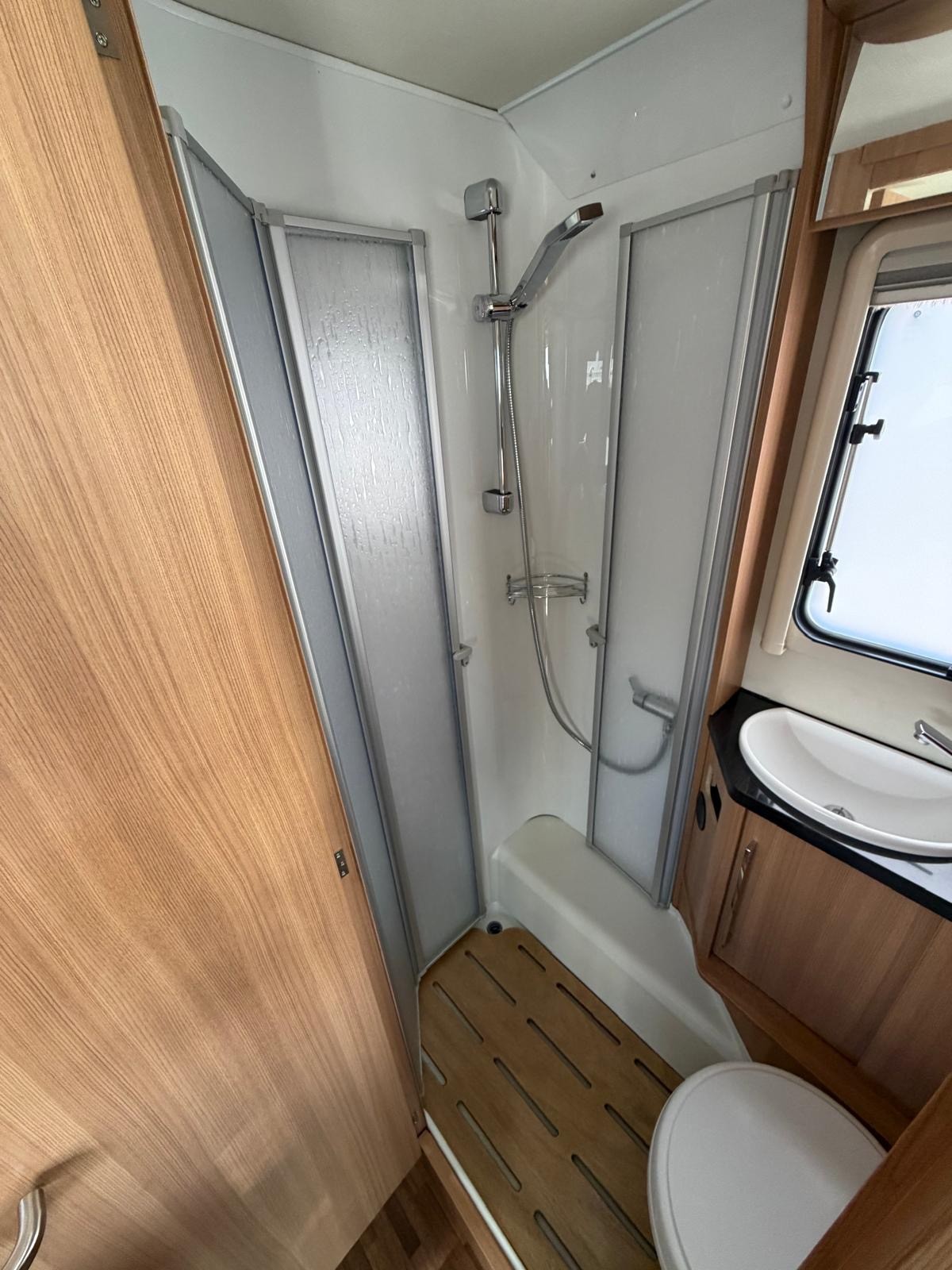 LMC LMC Breezer V646 G – Automat (150 PS) | Längsbetten & Aufstelldach | 4 Personen | Doppel-Garantie-image-22