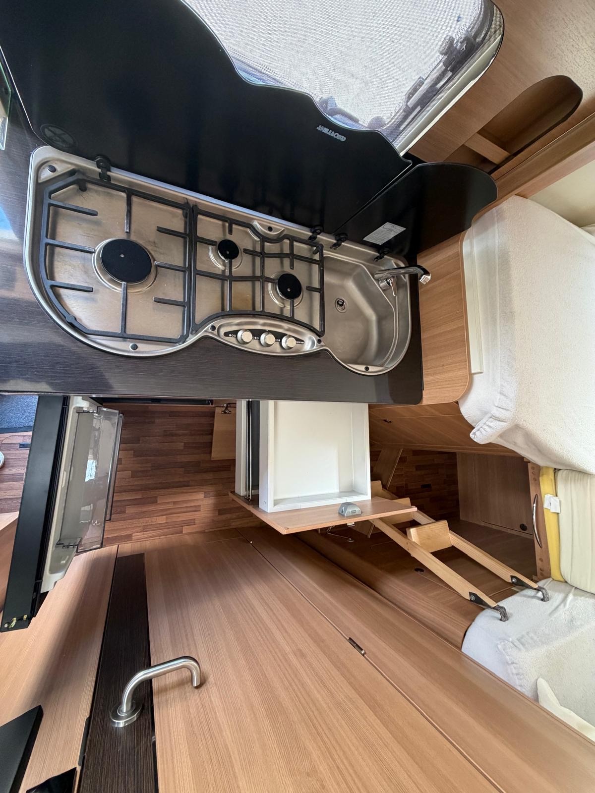 LMC LMC Breezer V646 G – Automat (150 PS) | Längsbetten & Aufstelldach | 4 Personen | Doppel-Garantie-image-17