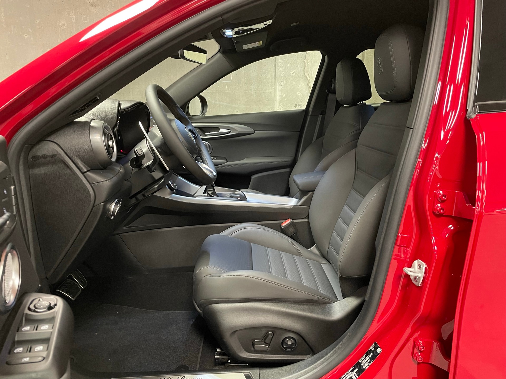 ALFA ROMEO TONALE 1.3 Plug-in Hybrid-showroom-element-1