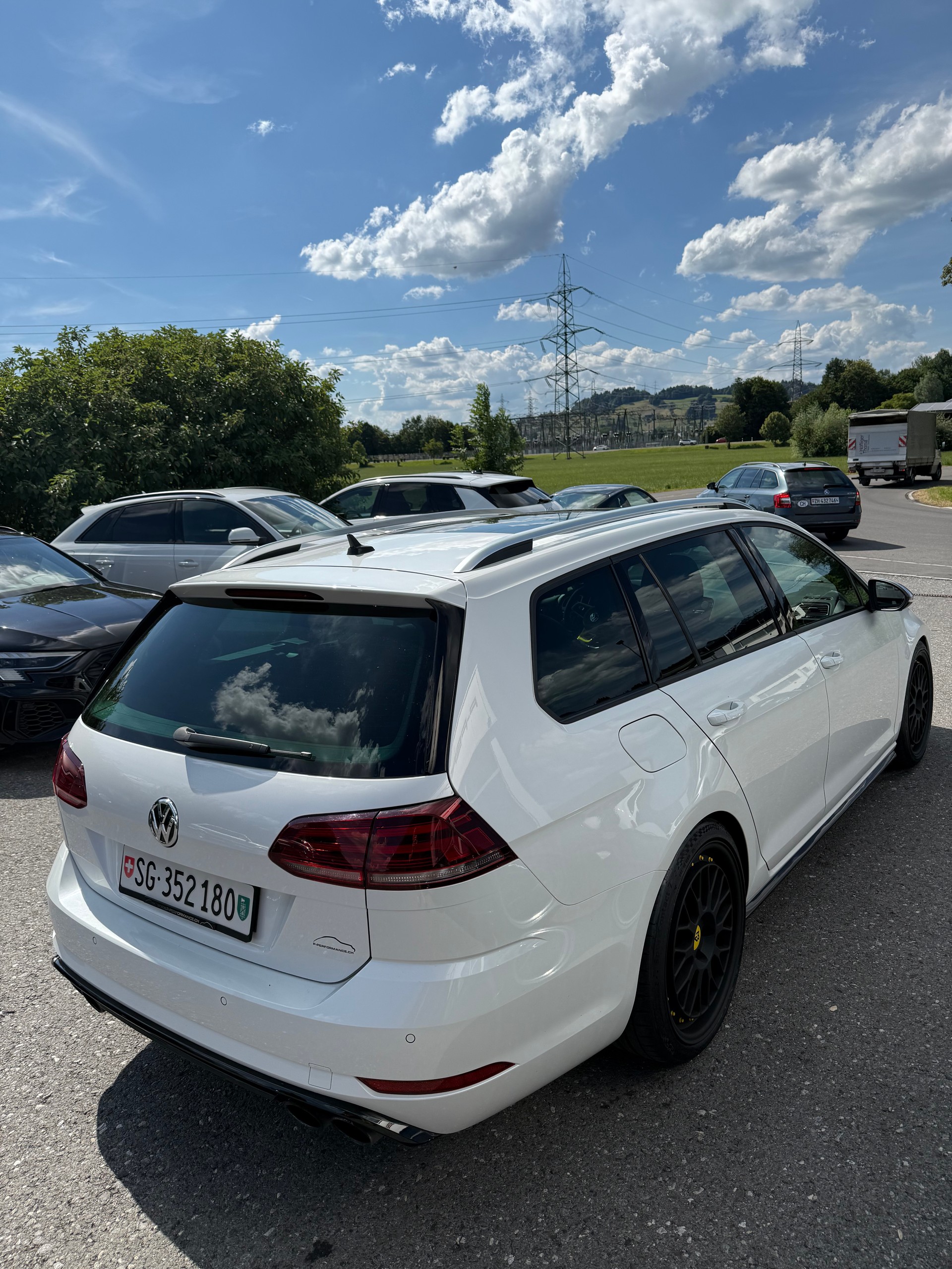 VW Golf Variant 2.0 TSI R 4Motion DSG-showroom-element-3