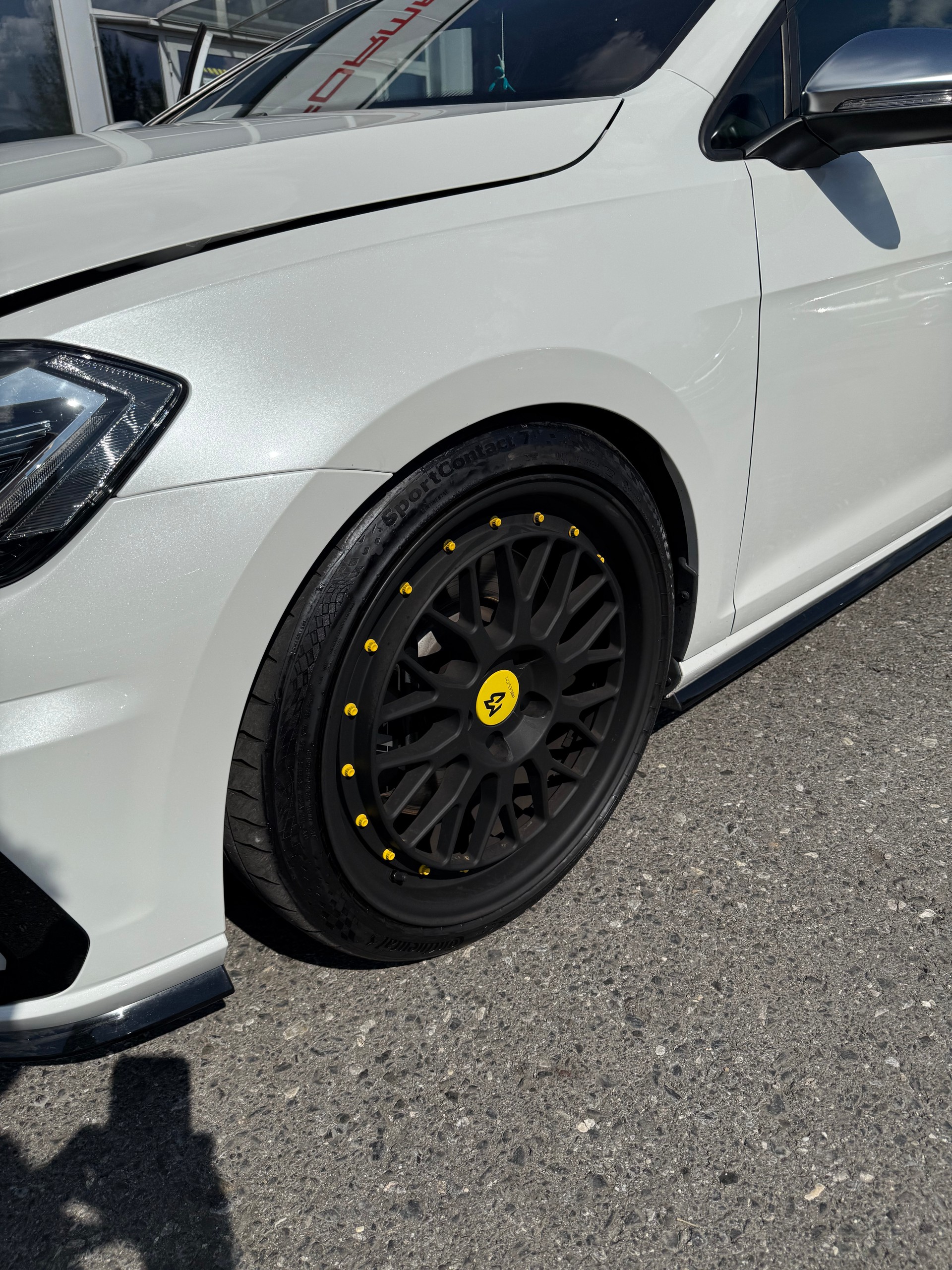 VW Golf Variant 2.0 TSI R 4Motion DSG-image-11