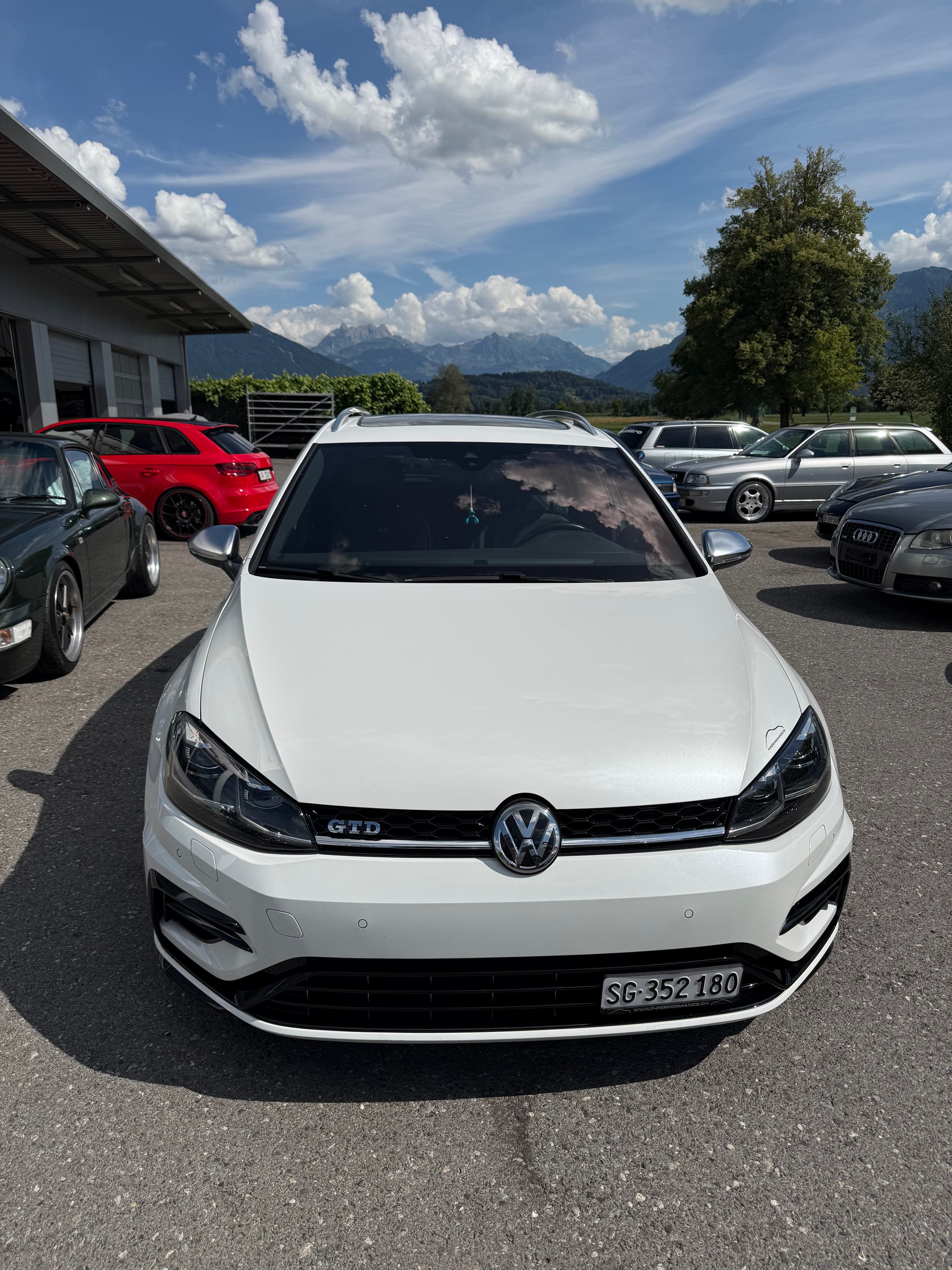 VW Golf Variant 2.0 TSI R 4Motion DSG