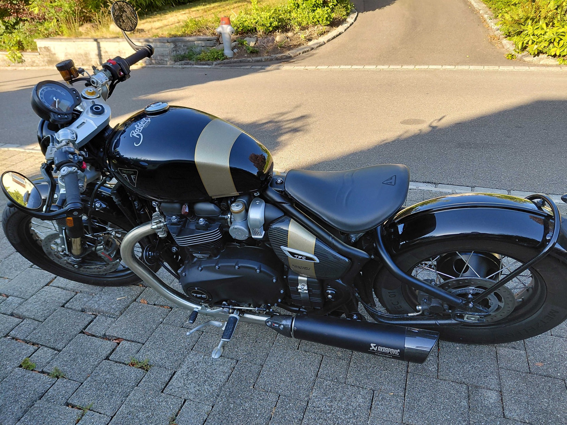 TRIUMPH Bonneville 1200 Bobber TFC 2025-image-1