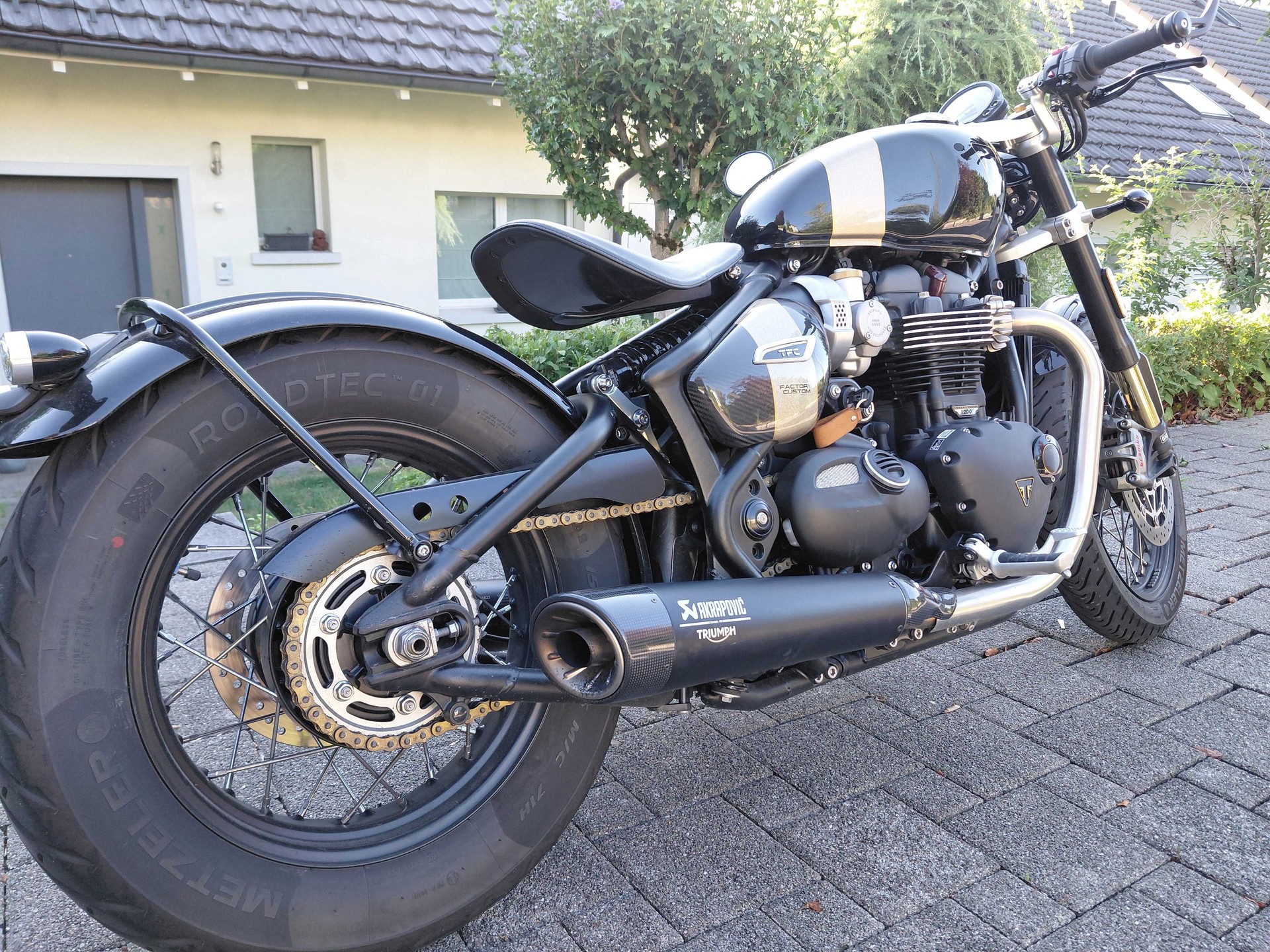 TRIUMPH Bonneville 1200 Bobber TFC 2025-image-3