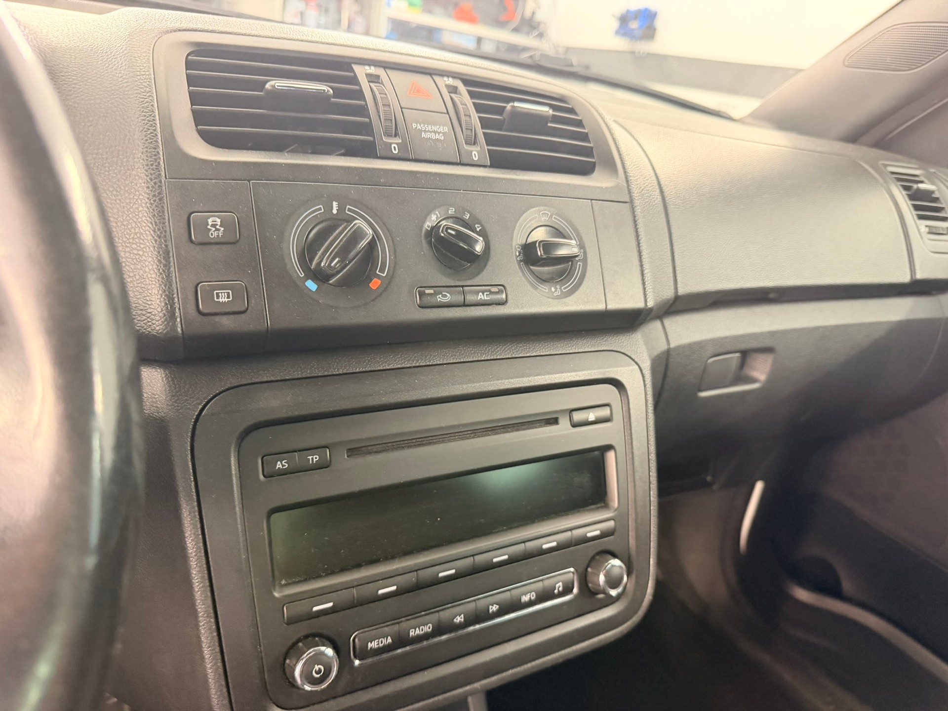 SKODA Fabia 1.2 TSI Elegance Monte Carlo-image-9