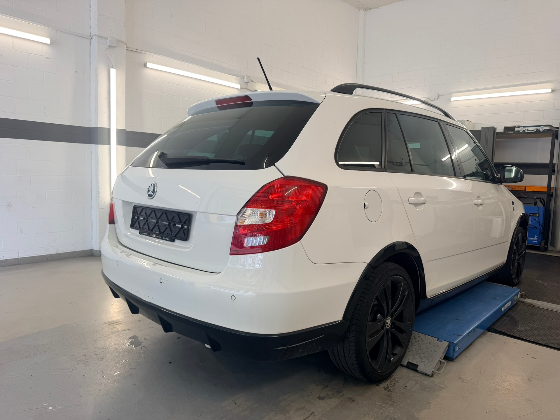 SKODA Fabia 1.2 TSI Elegance Monte Carlo-showroom-element-3