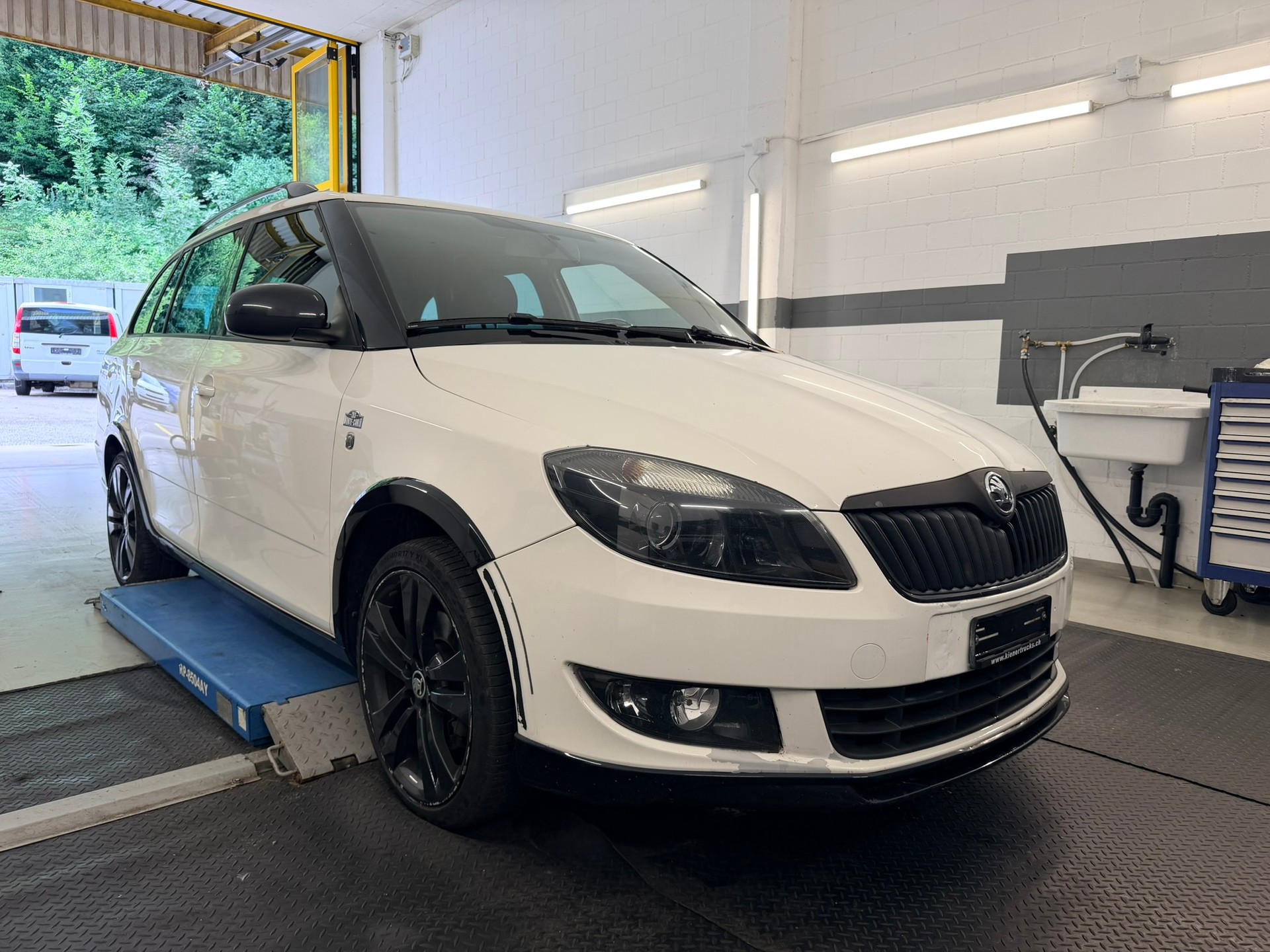 SKODA Fabia 1.2 TSI Elegance Monte Carlo-showroom-element-2