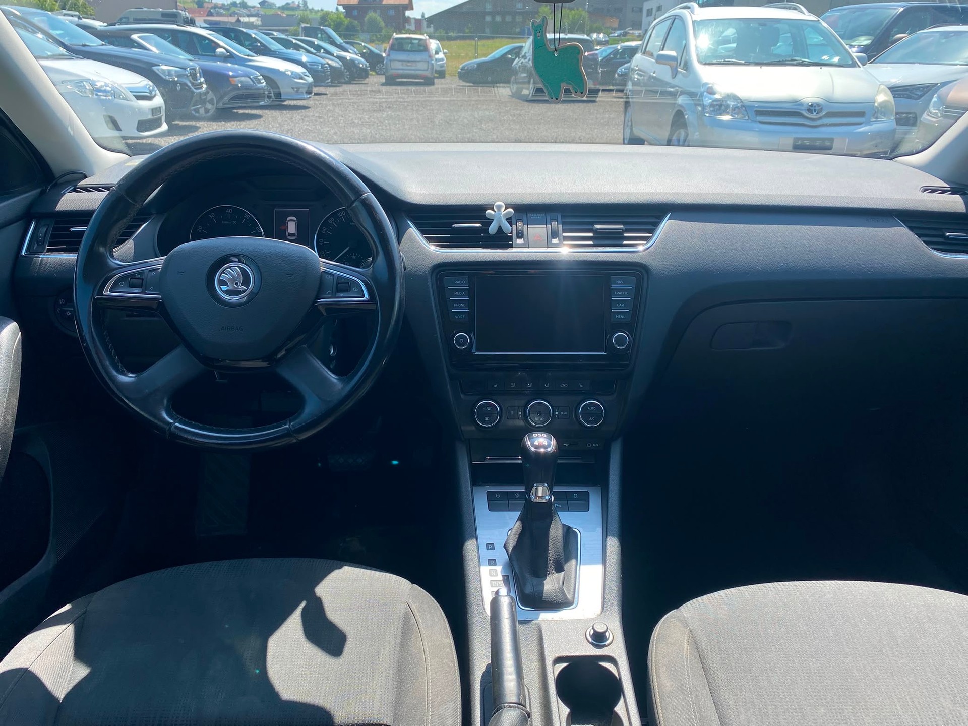 SKODA Octavia Combi 1.8 TSI Ambition 4x4 DSG-image-12