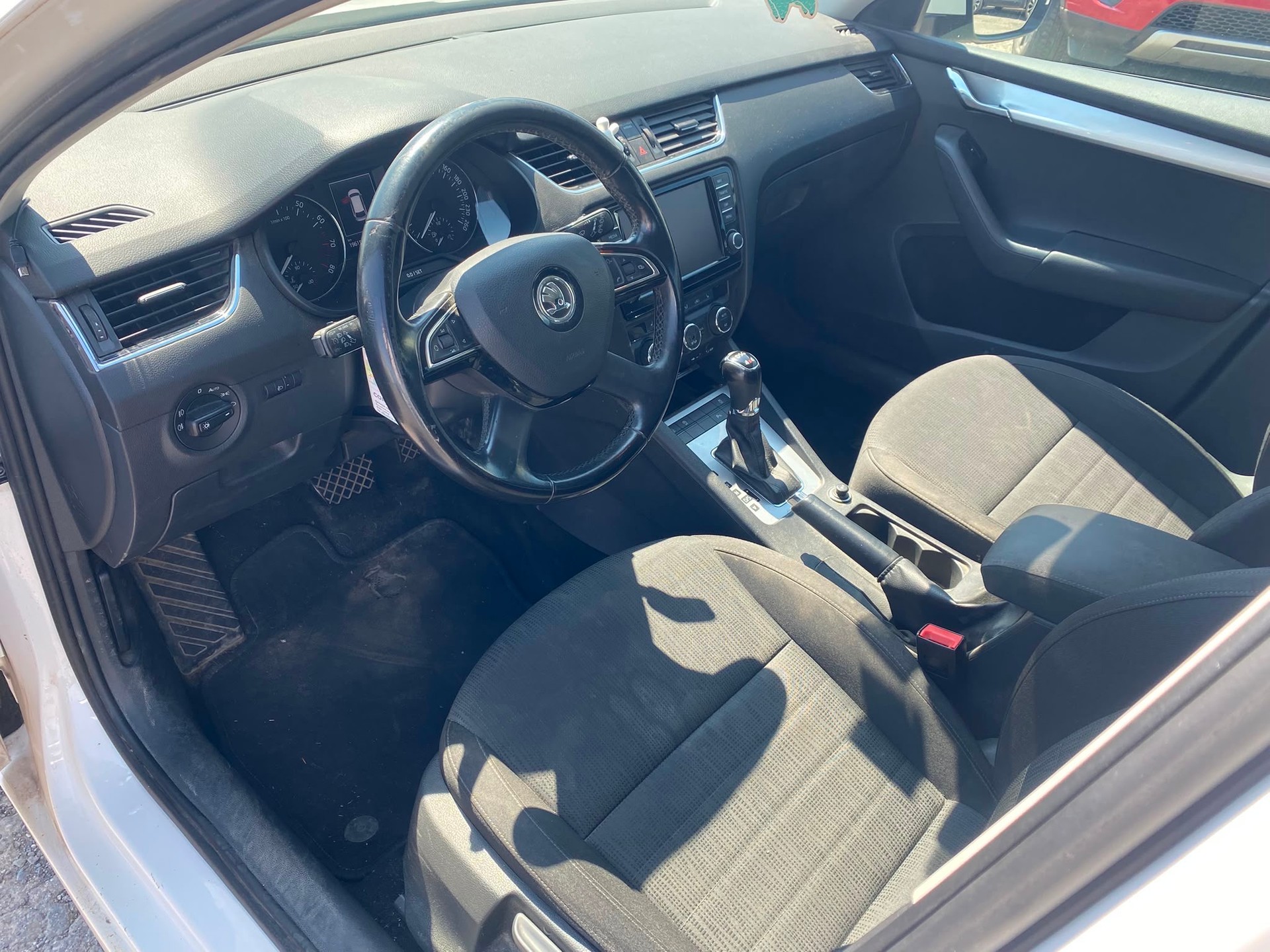 SKODA Octavia Combi 1.8 TSI Ambition 4x4 DSG-image-8