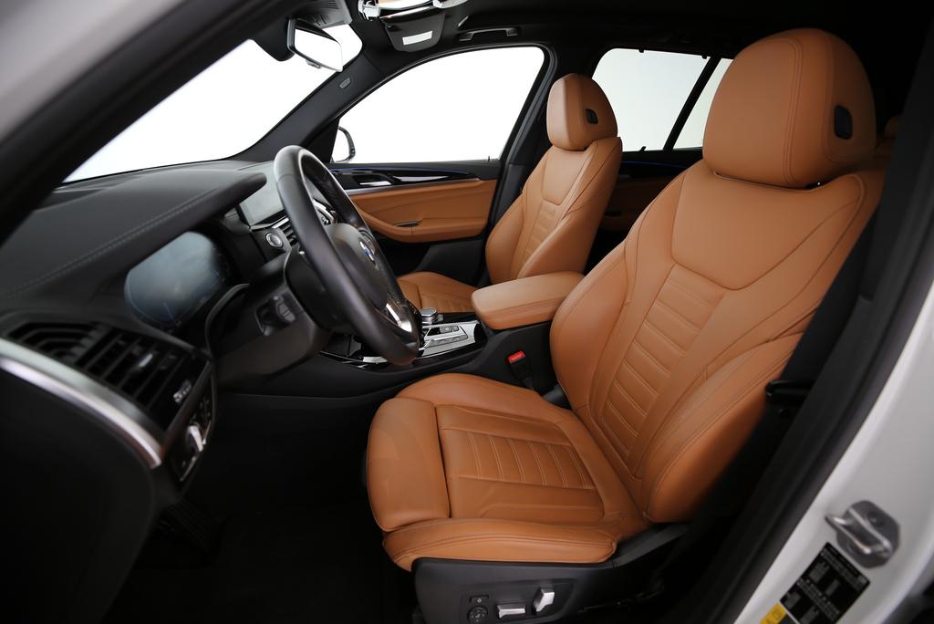 BMW X3 30e xDrive-showroom-element-3
