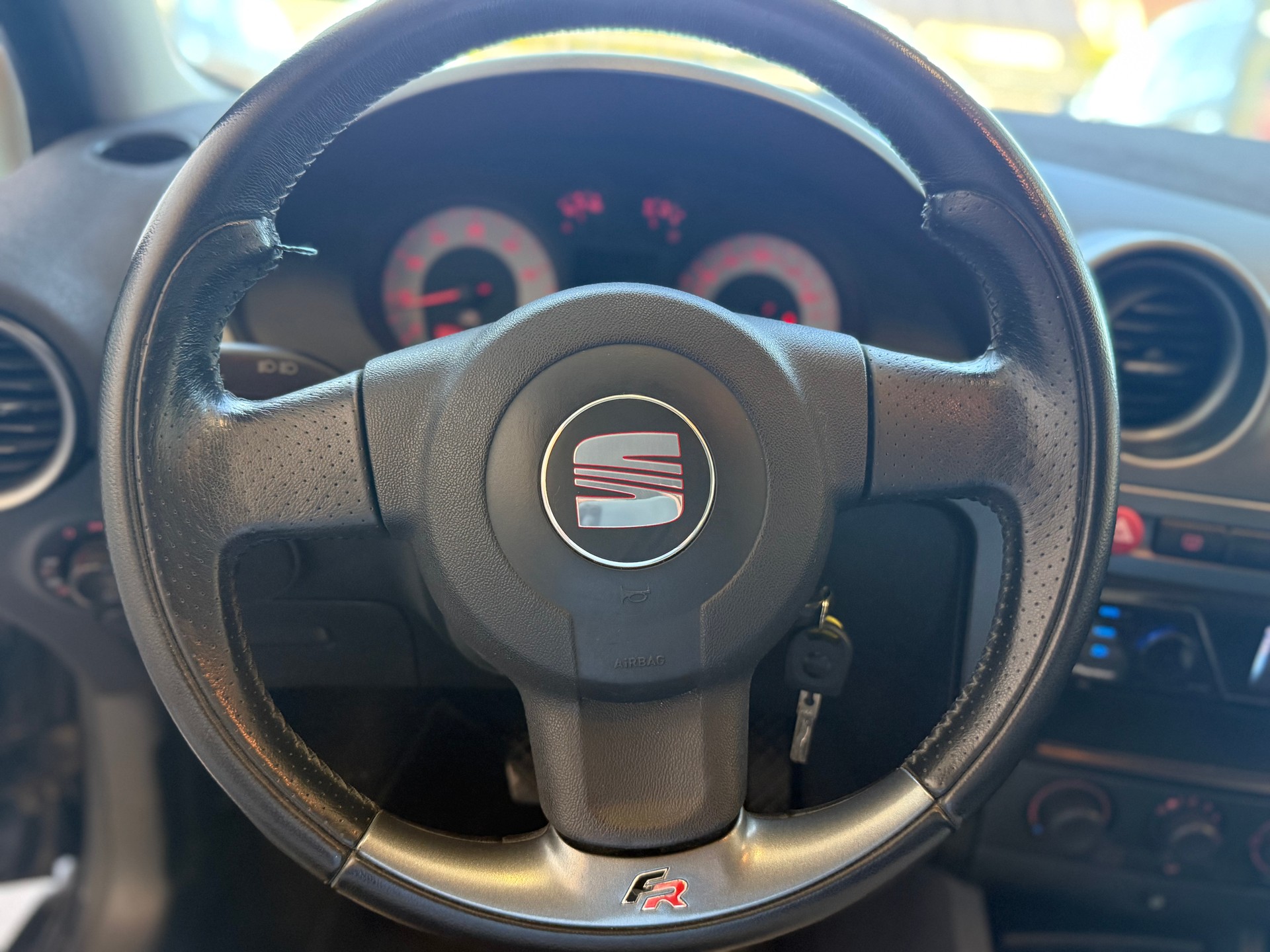 SEAT Ibiza 1.8 20V Turbo FR-image-13