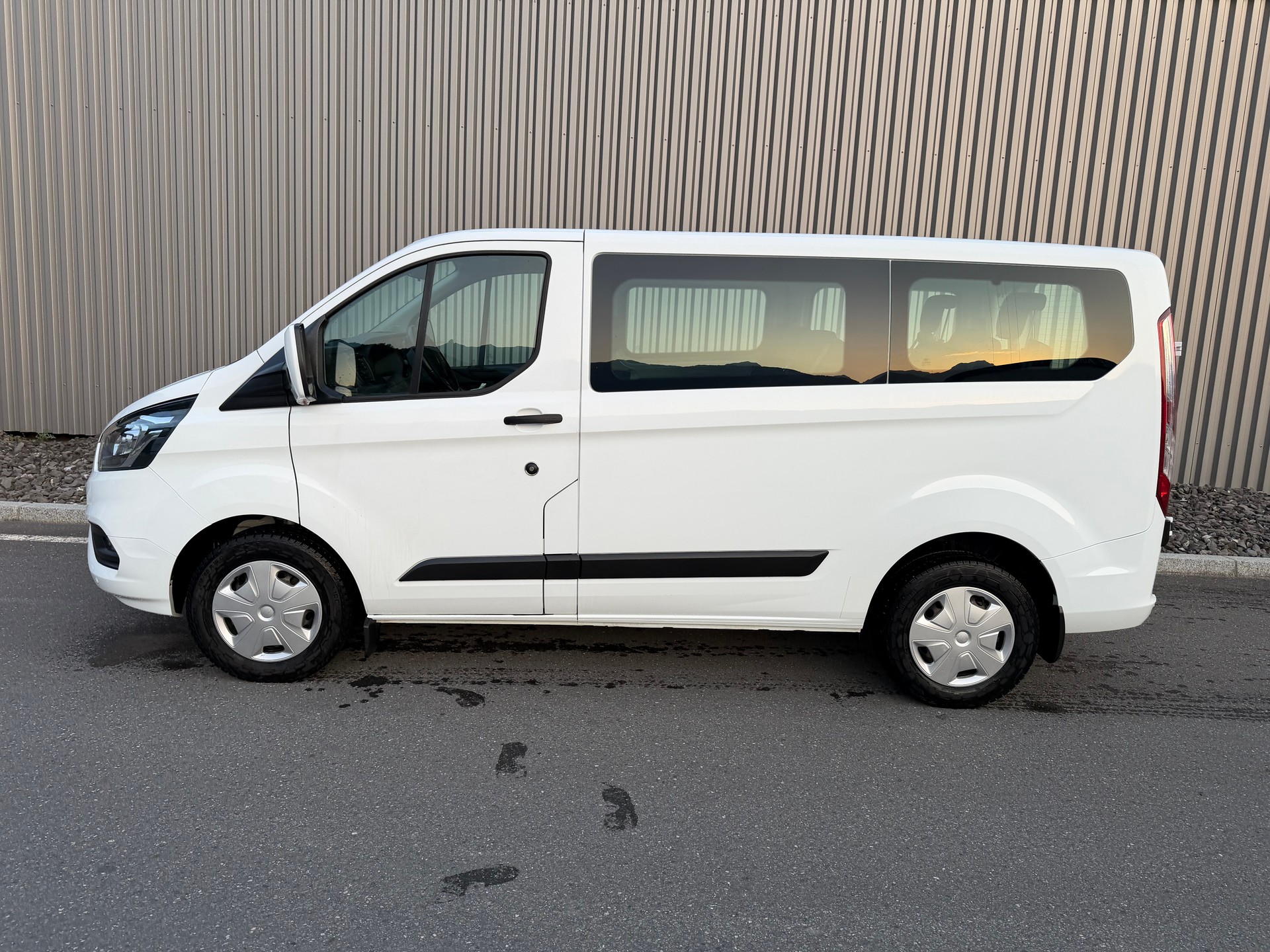 FORD Transit Custom 320 L1H1 Trend —-9 PLACES-showroom-element-1