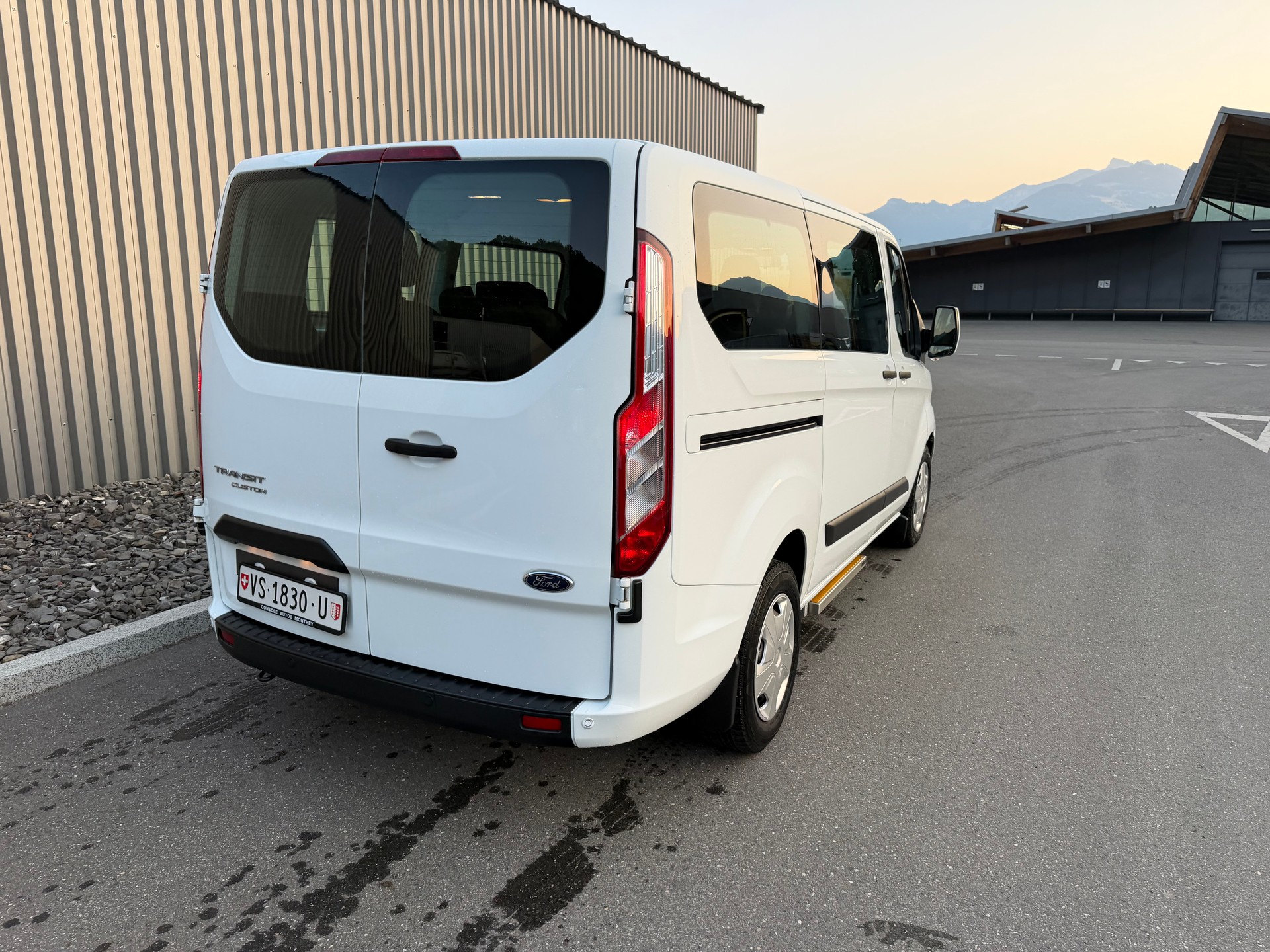 FORD Transit Custom 320 L1H1 Trend —-9 PLACES-showroom-element-3