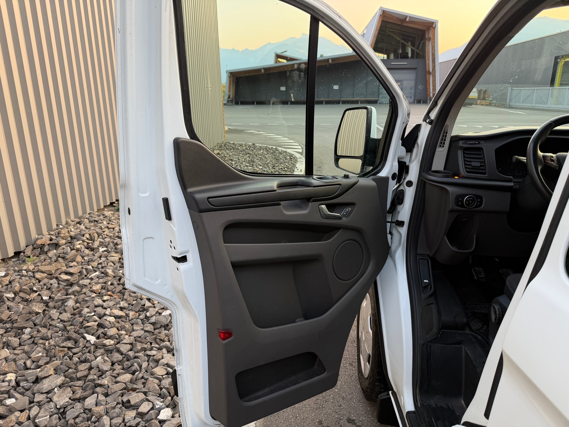 FORD Transit Custom 320 L1H1 Trend —-9 PLACES-image-13