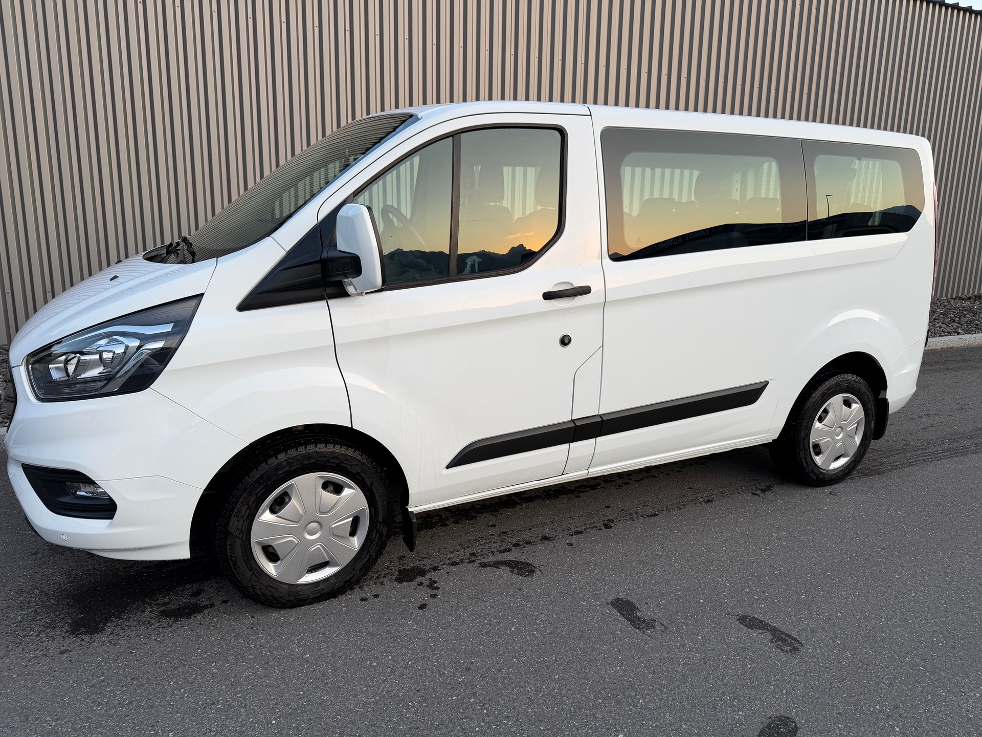 FORD Transit Custom 320 L1H1 Trend —-9 PLACES