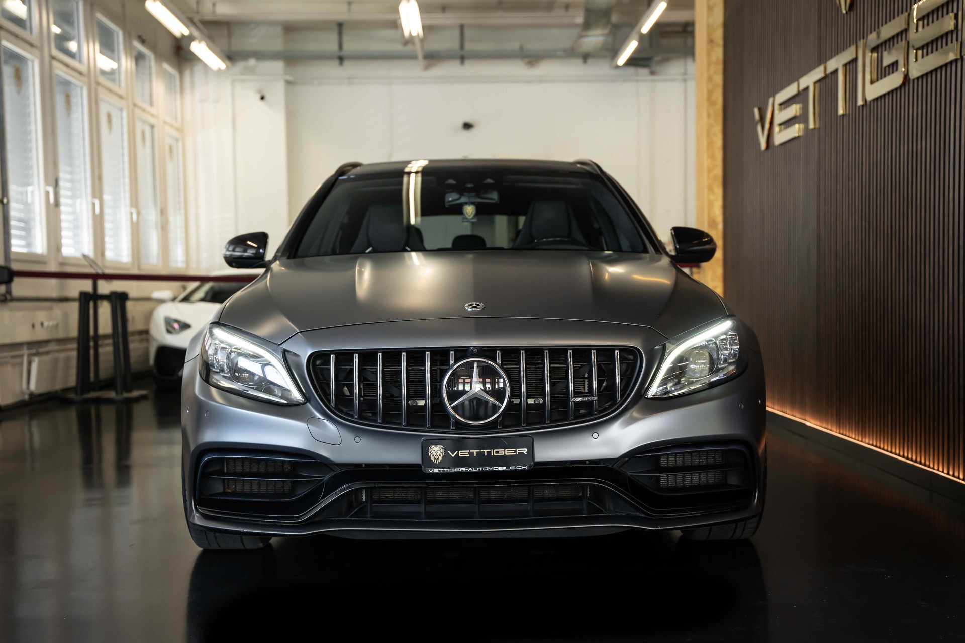 MERCEDES-BENZ C 63 S AMG-showroom-element-1
