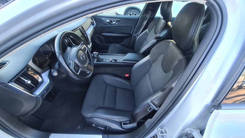 VOLVO V60 D3 AWD Momentum Geartronic ** CH-Fahrzeug mit Gratis Service Paket 150000 km oder 10 Jahre **-image-13