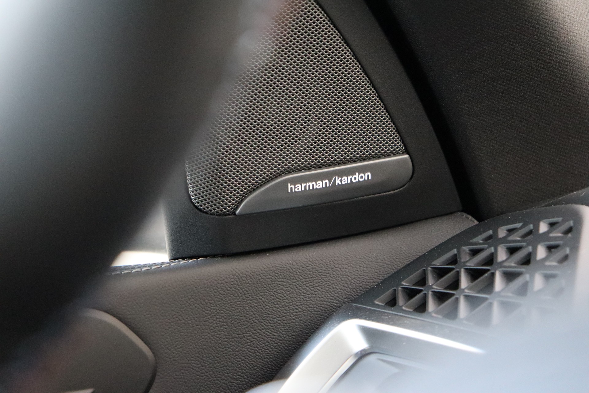 BMW X5 xDrive 48V M60i M Sport Pro Steptronic-image-14