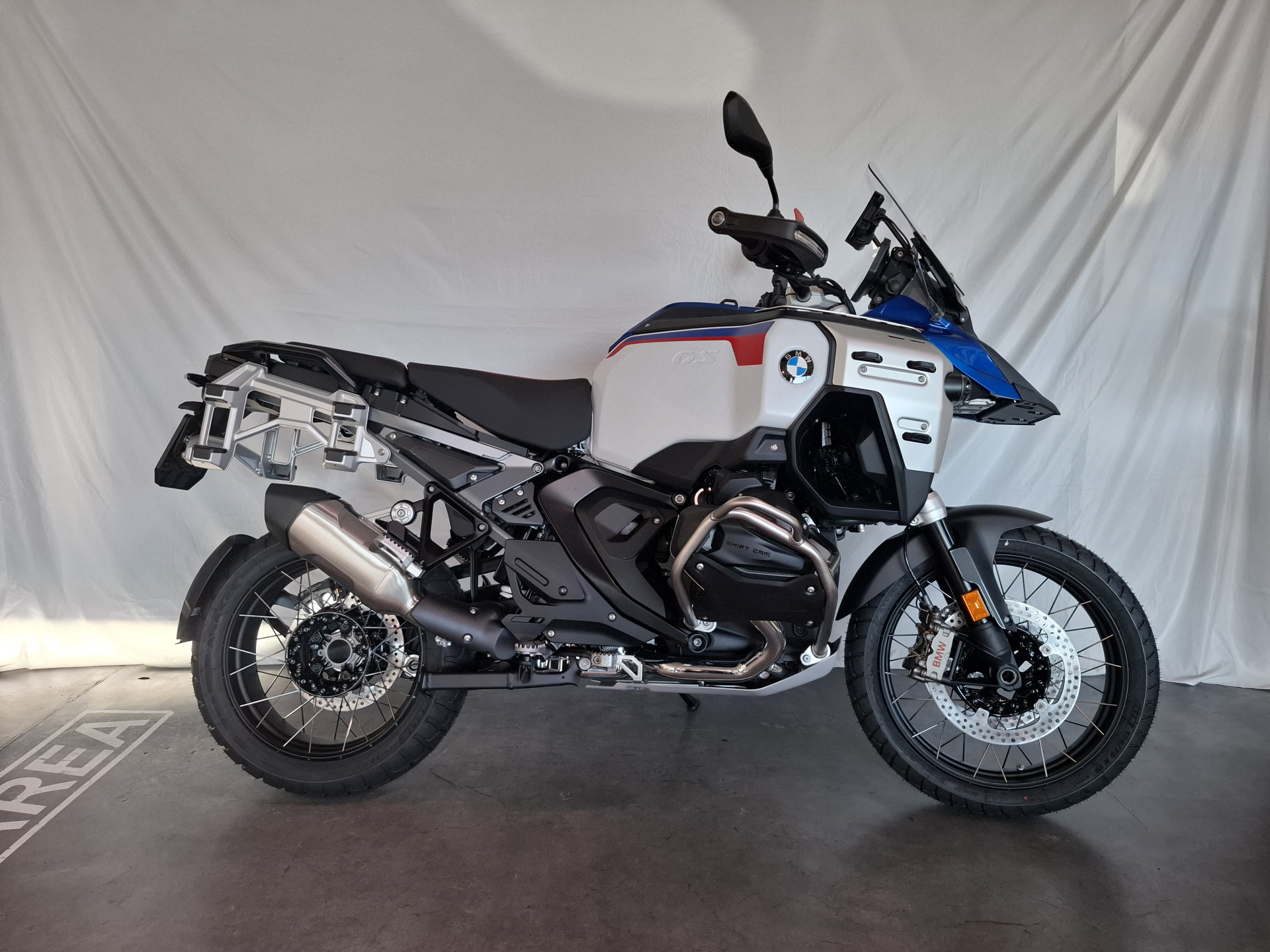 BMW R 1300 GS Adventure-image-2