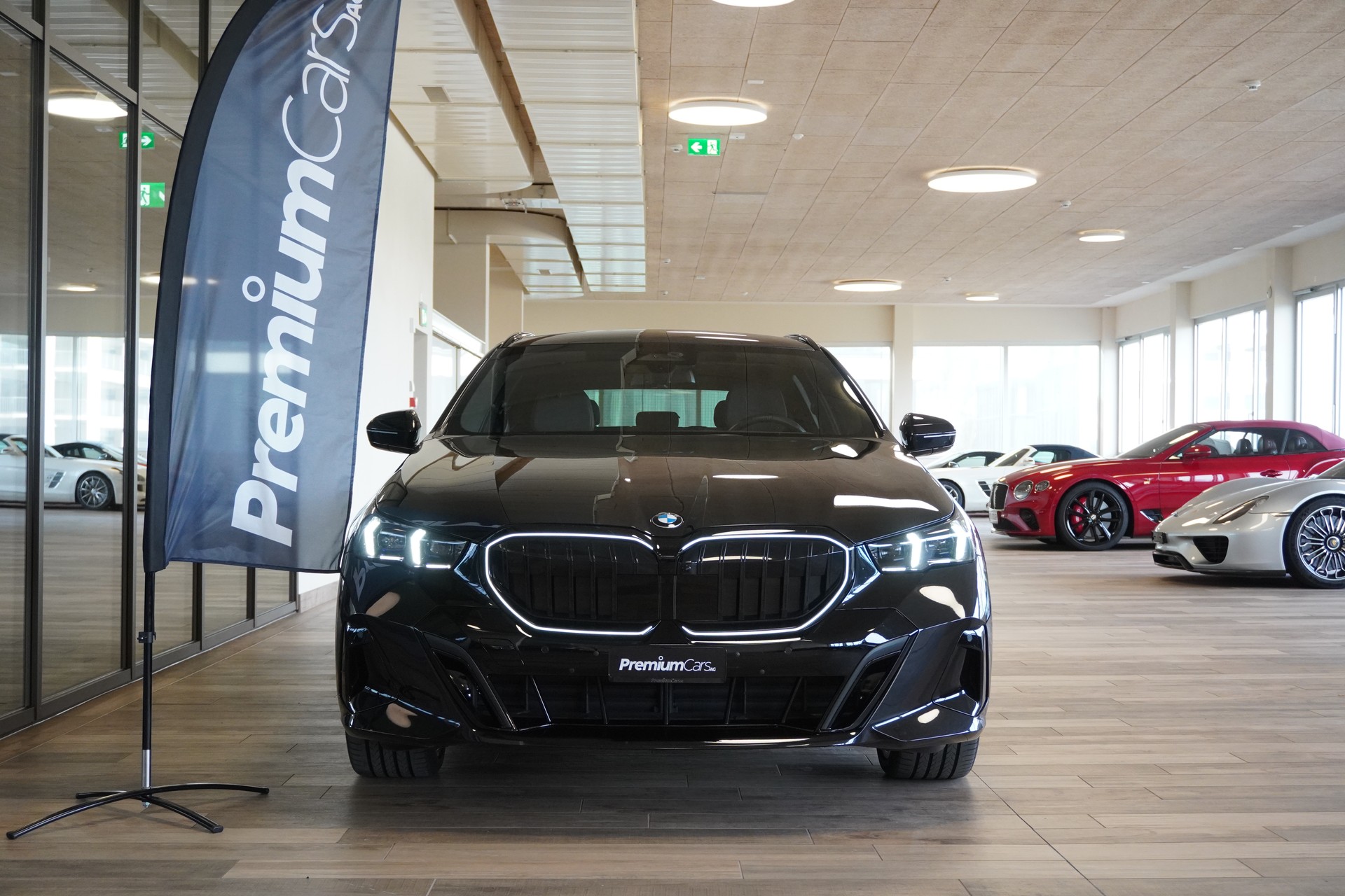 BMW 540d xDrive 48V Touring M Sport Pro Steptronic-showroom-element-1