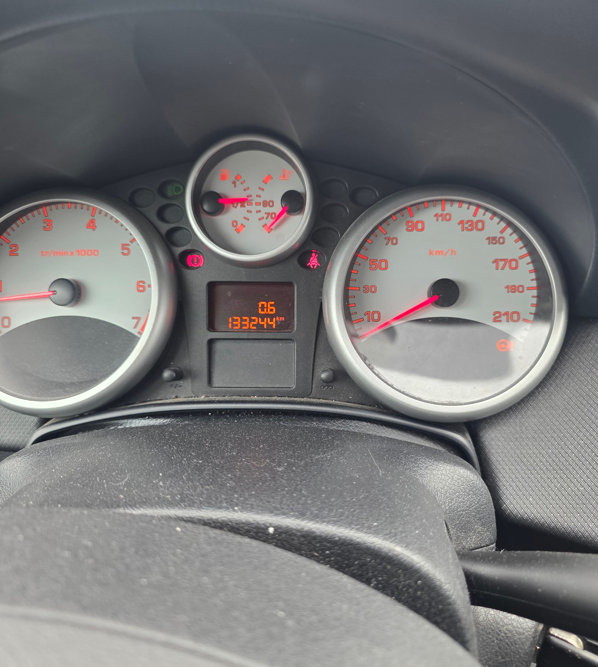 PEUGEOT 207 1.4 16V Swiss Edition-image-4